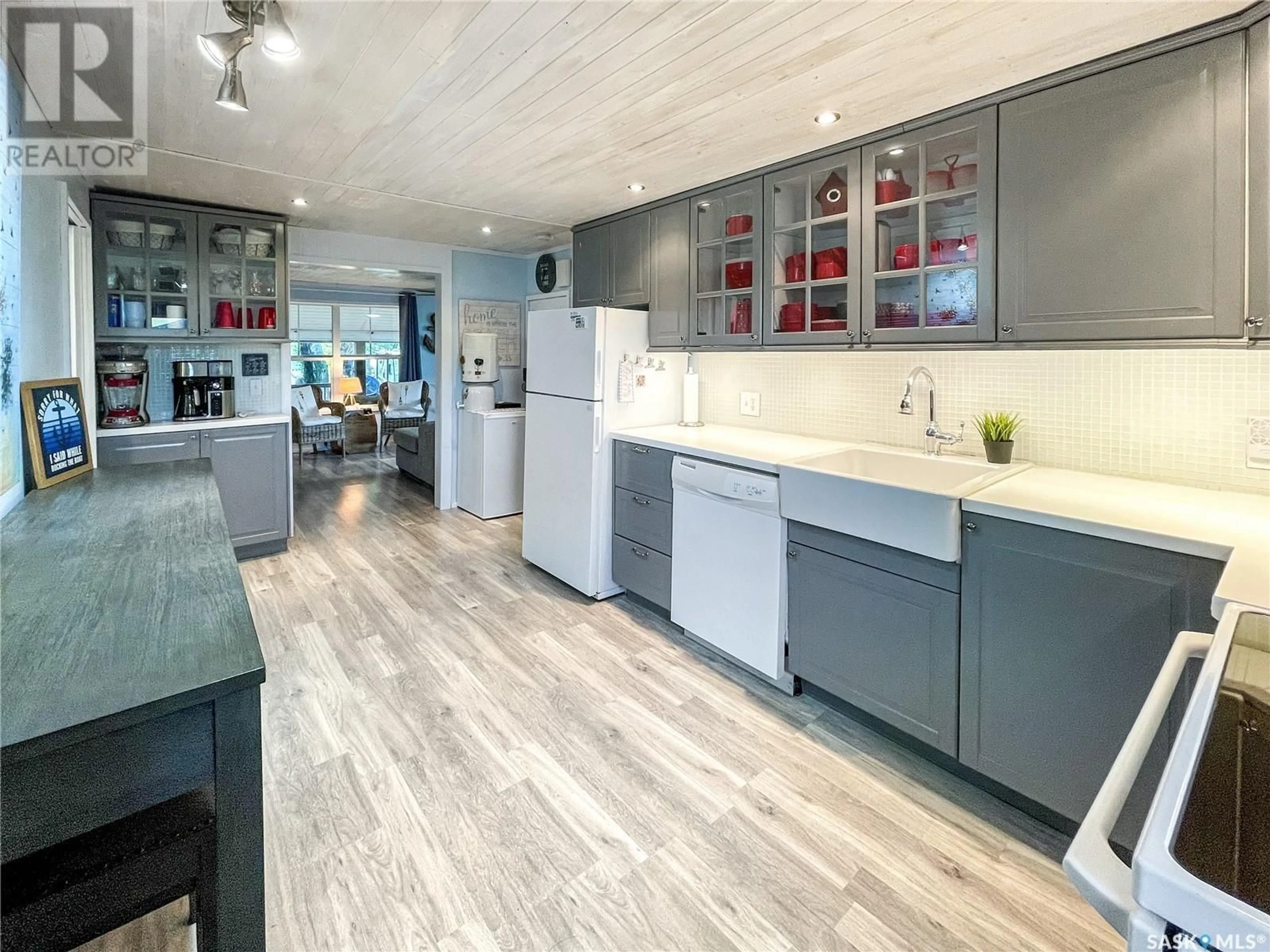 Open concept kitchen, unknown for 236 JANZEN DRIVE, Lac Pelletier Saskatchewan S0N2Y0