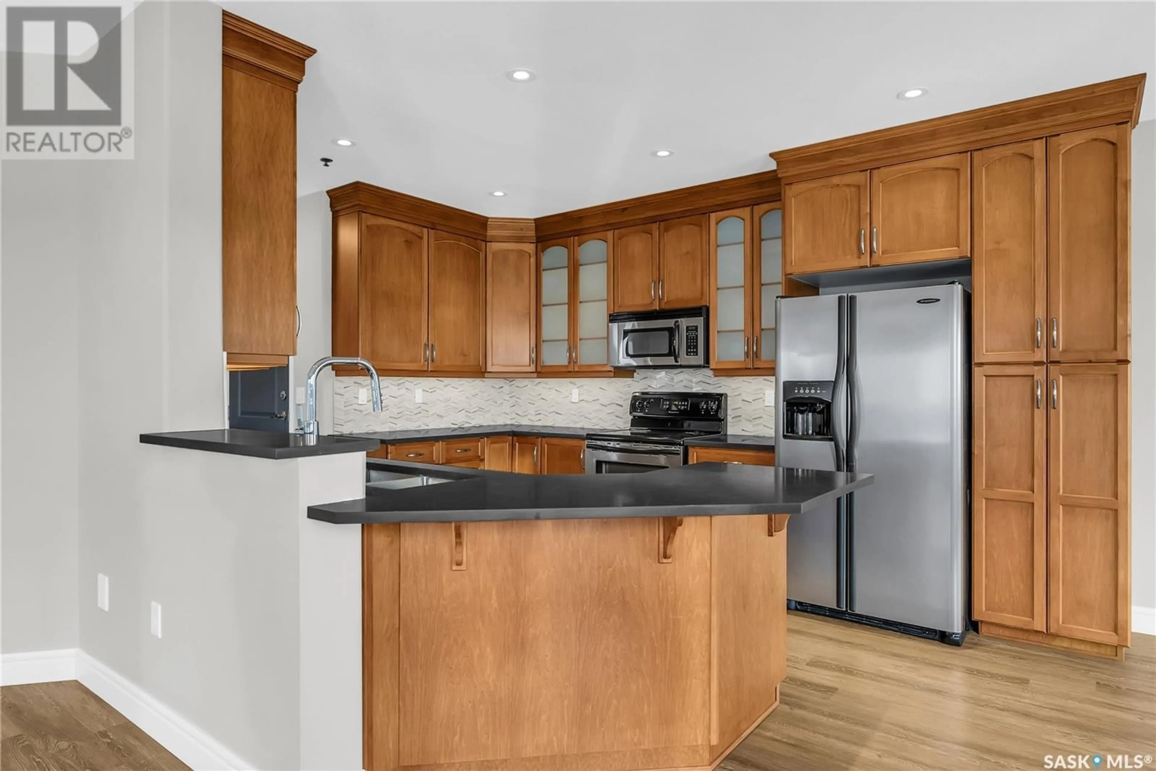 Open concept kitchen, unknown for 1408 902 Spadina CRESCENT E, Saskatoon Saskatchewan S7K0G8