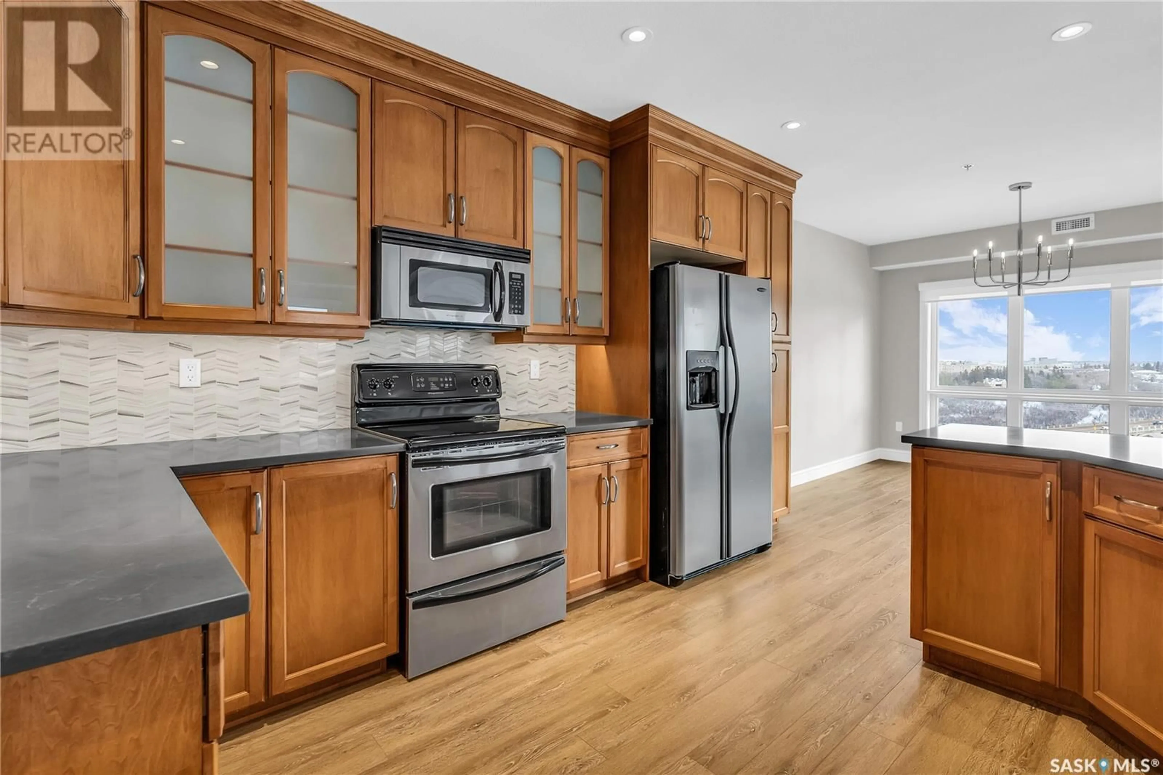 Open concept kitchen, unknown for 1408 902 Spadina CRESCENT E, Saskatoon Saskatchewan S7K0G8