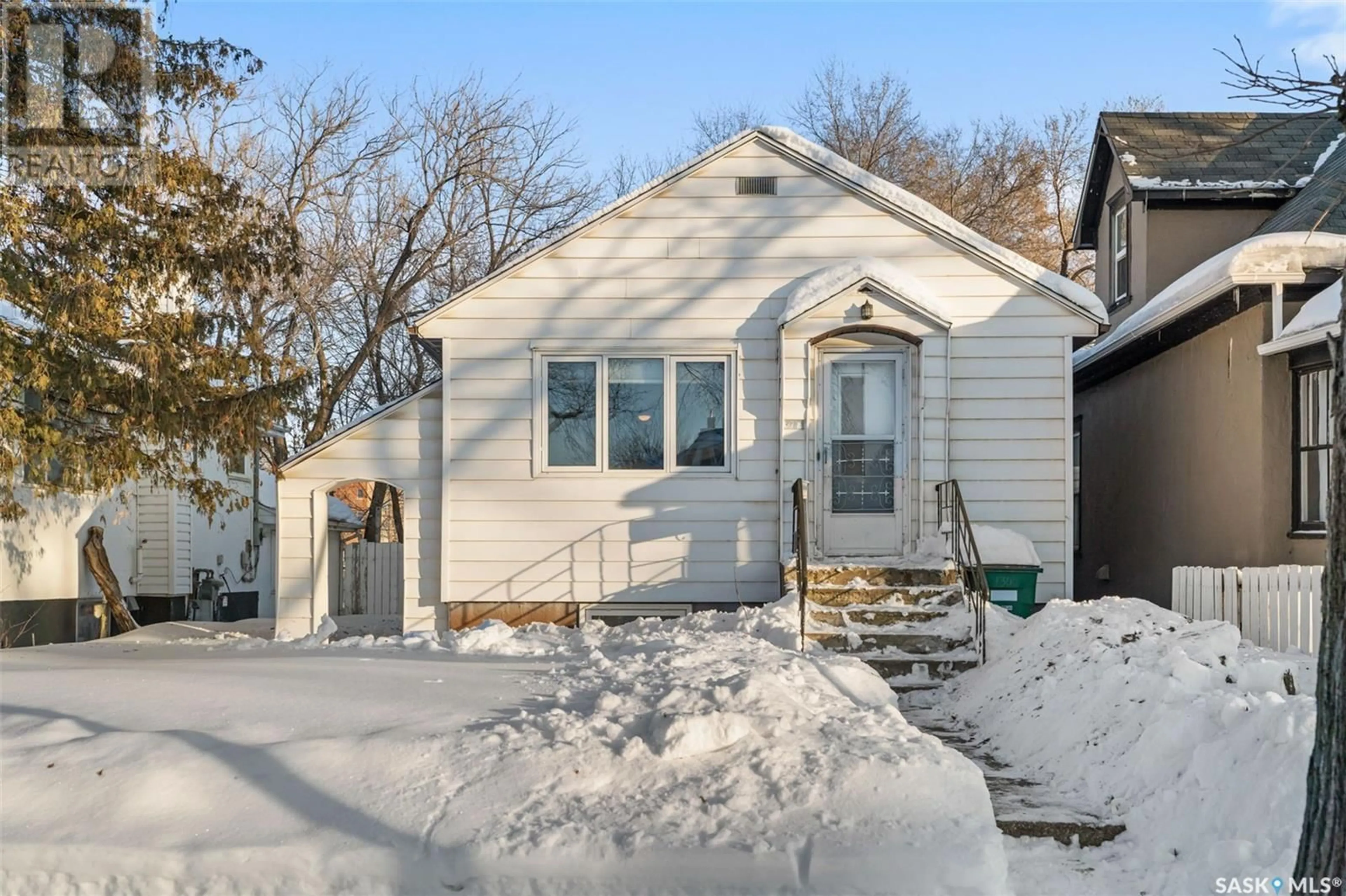 Home with vinyl exterior material, street for 134 G AVENUE N, Saskatoon Saskatchewan S7I1Y8