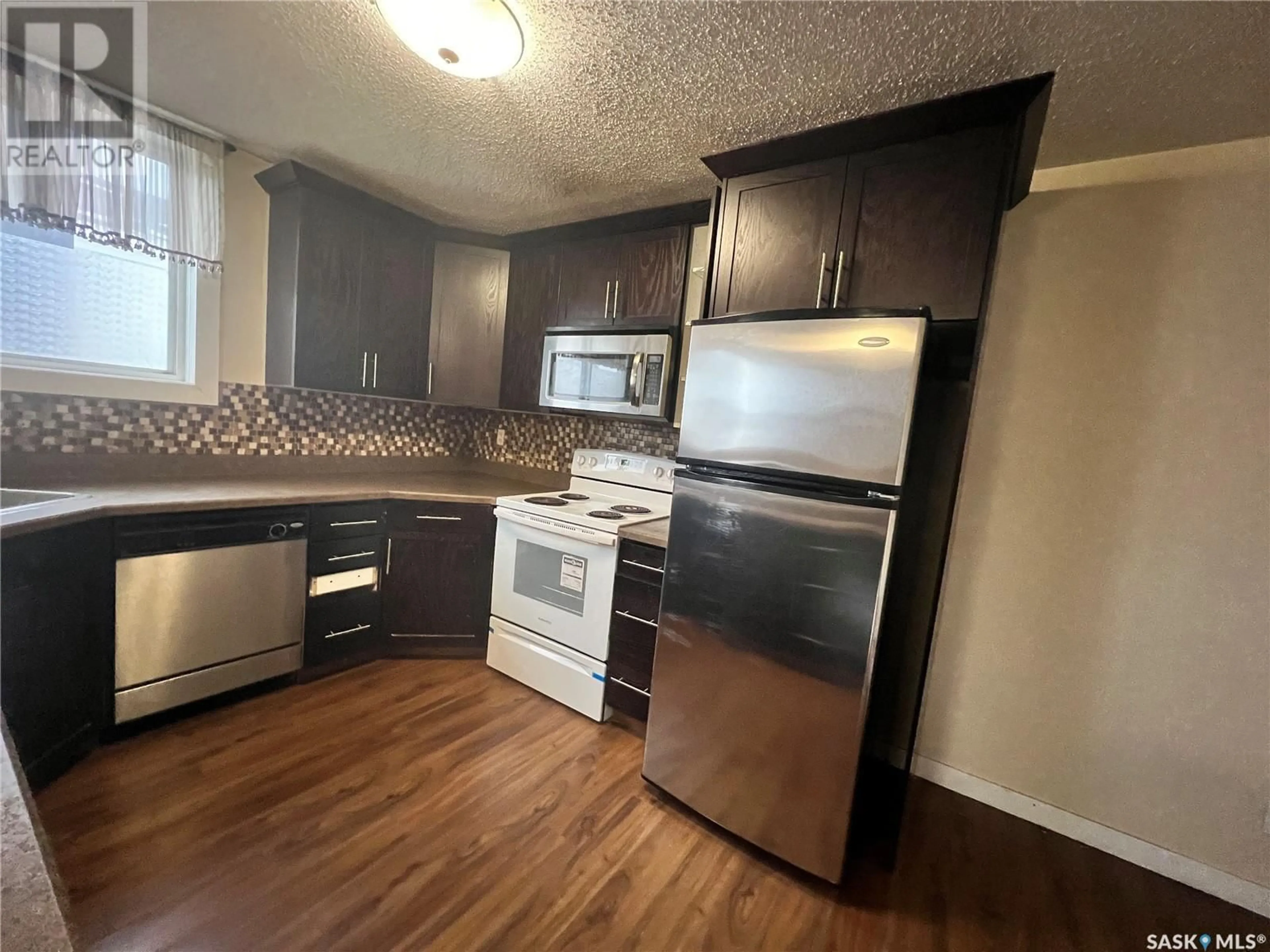 Standard kitchen, wood/laminate floor for 10 125 FROOM CRESCENT, Regina Saskatchewan S4N1H5