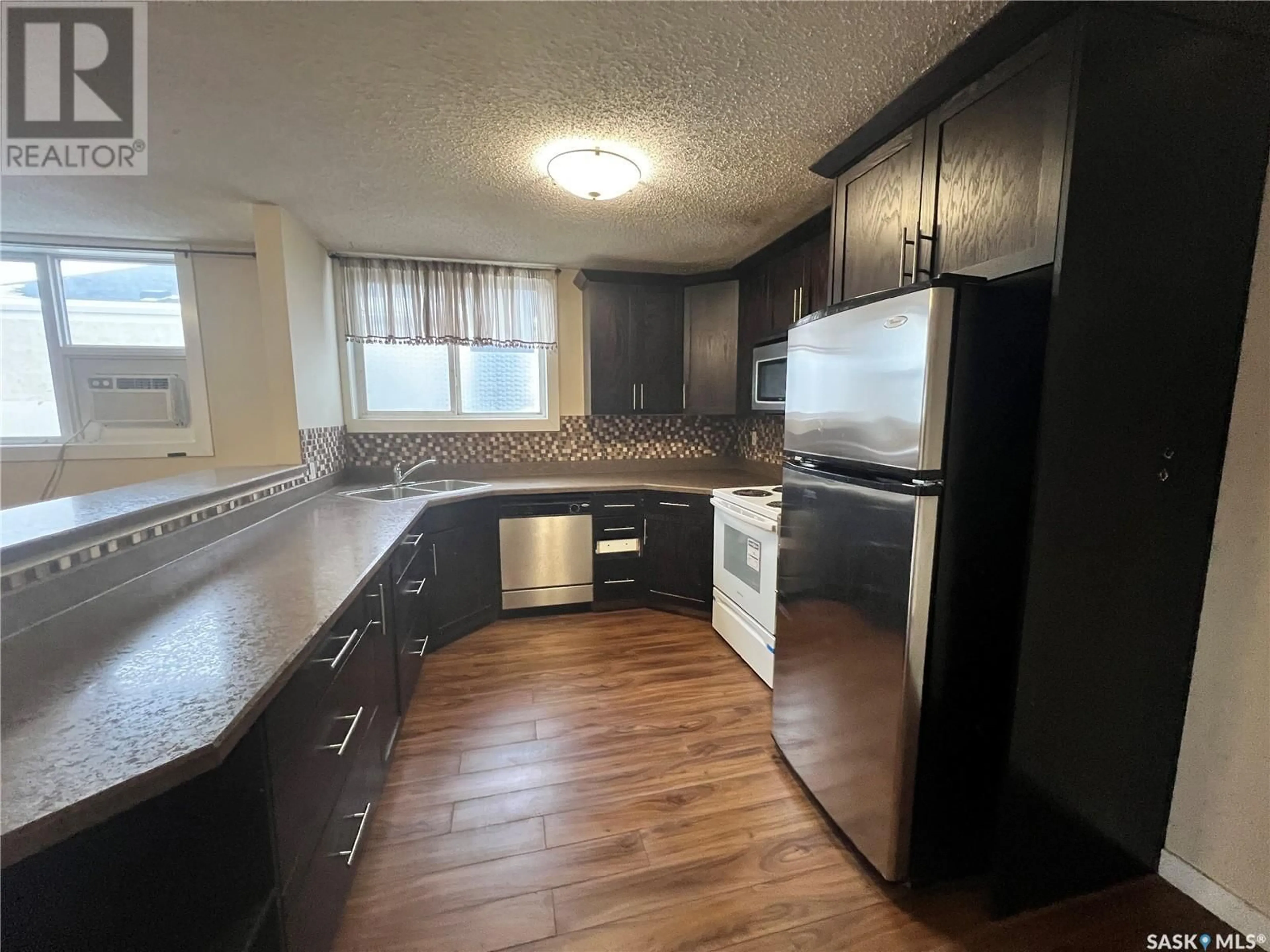 Standard kitchen, unknown for 10 125 FROOM CRESCENT, Regina Saskatchewan S4N1H5