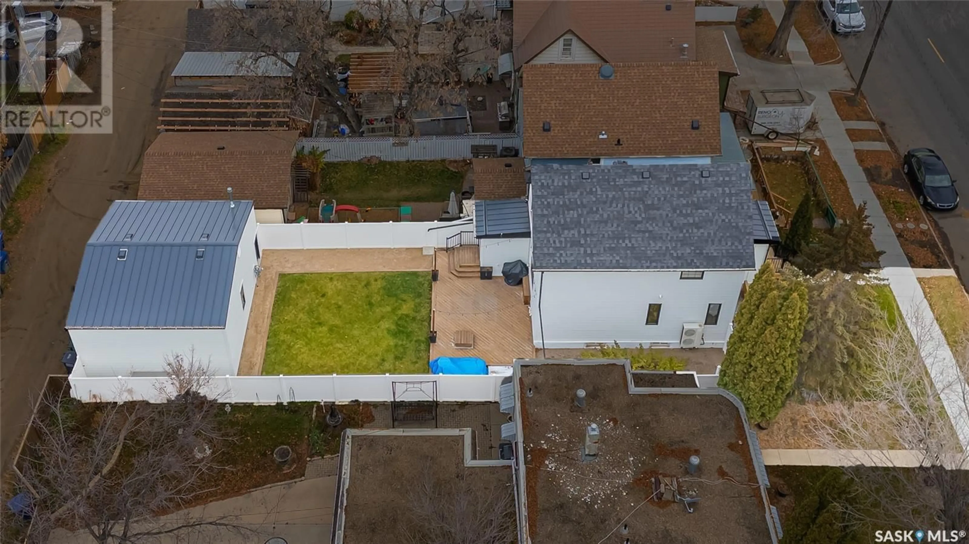 A pic from outside/outdoor area/front of a property/back of a property/a pic from drone, unknown for 719 H AVENUE S, Saskatoon Saskatchewan S7M1X2