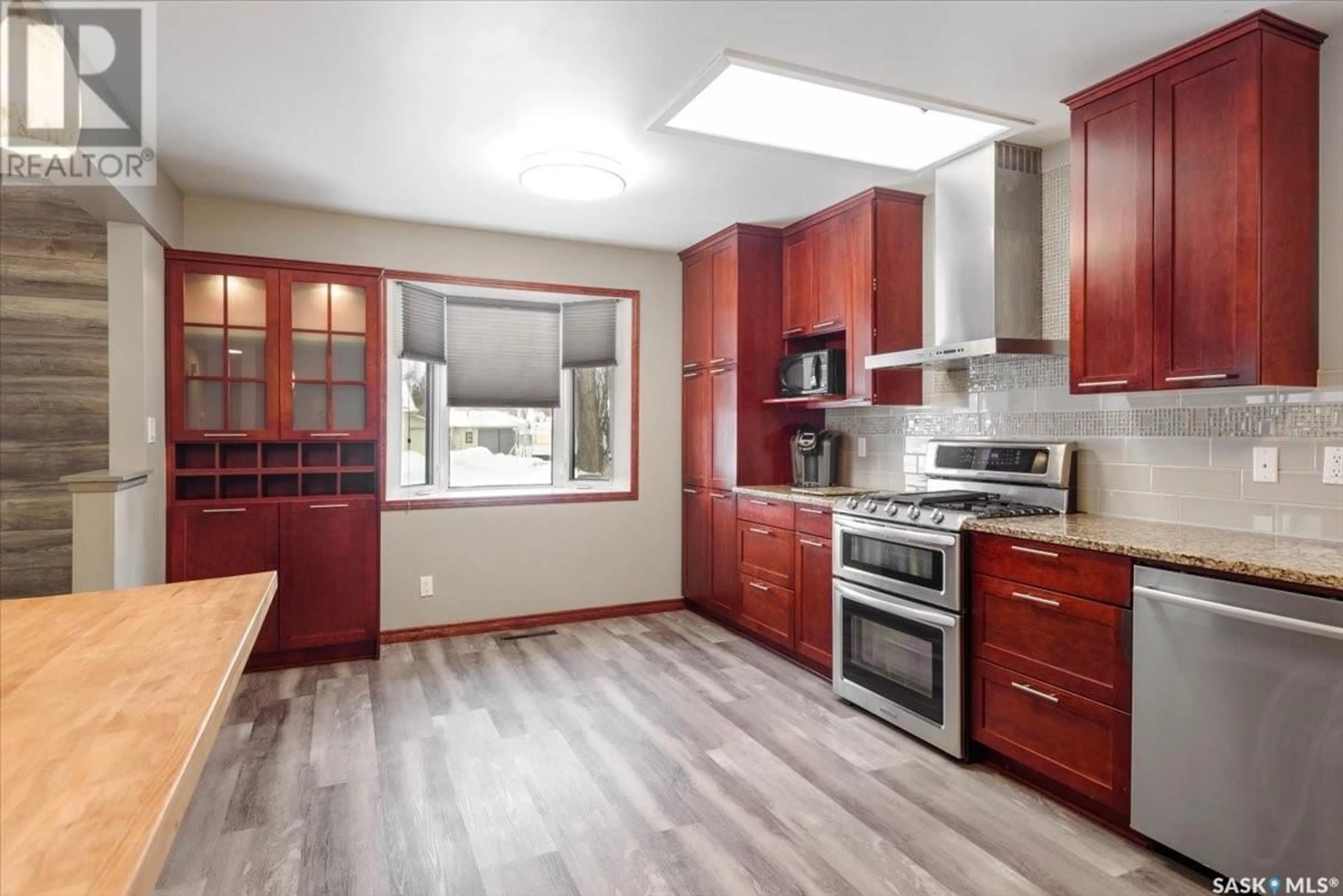 Open concept kitchen, unknown for 38 MERLIN CRESCENT, Regina Saskatchewan S4R3E2