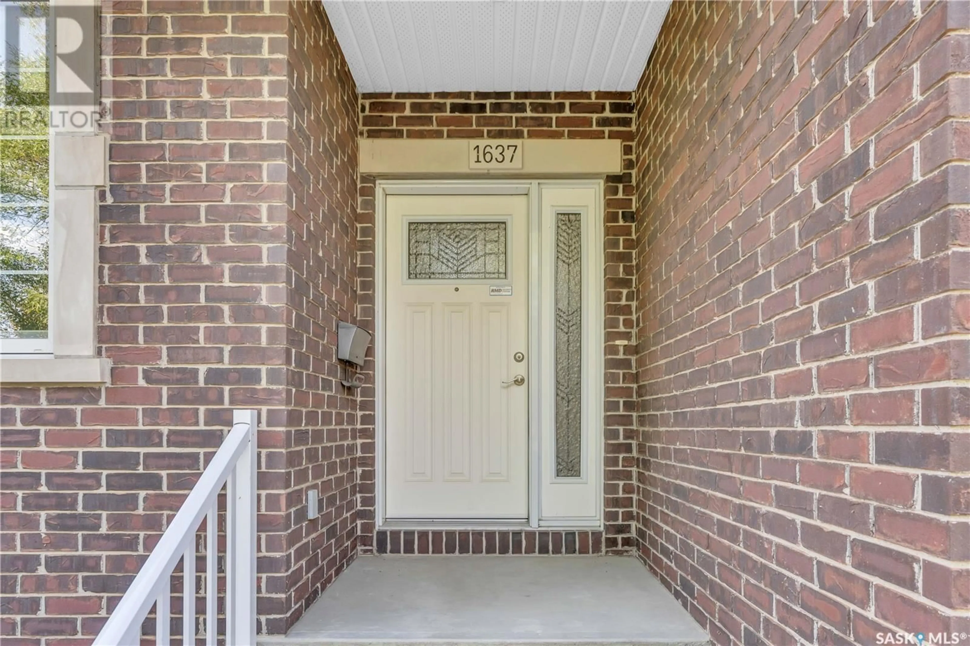 Indoor entryway for 1637 Canterbury LANE, Regina Saskatchewan S4P0J4