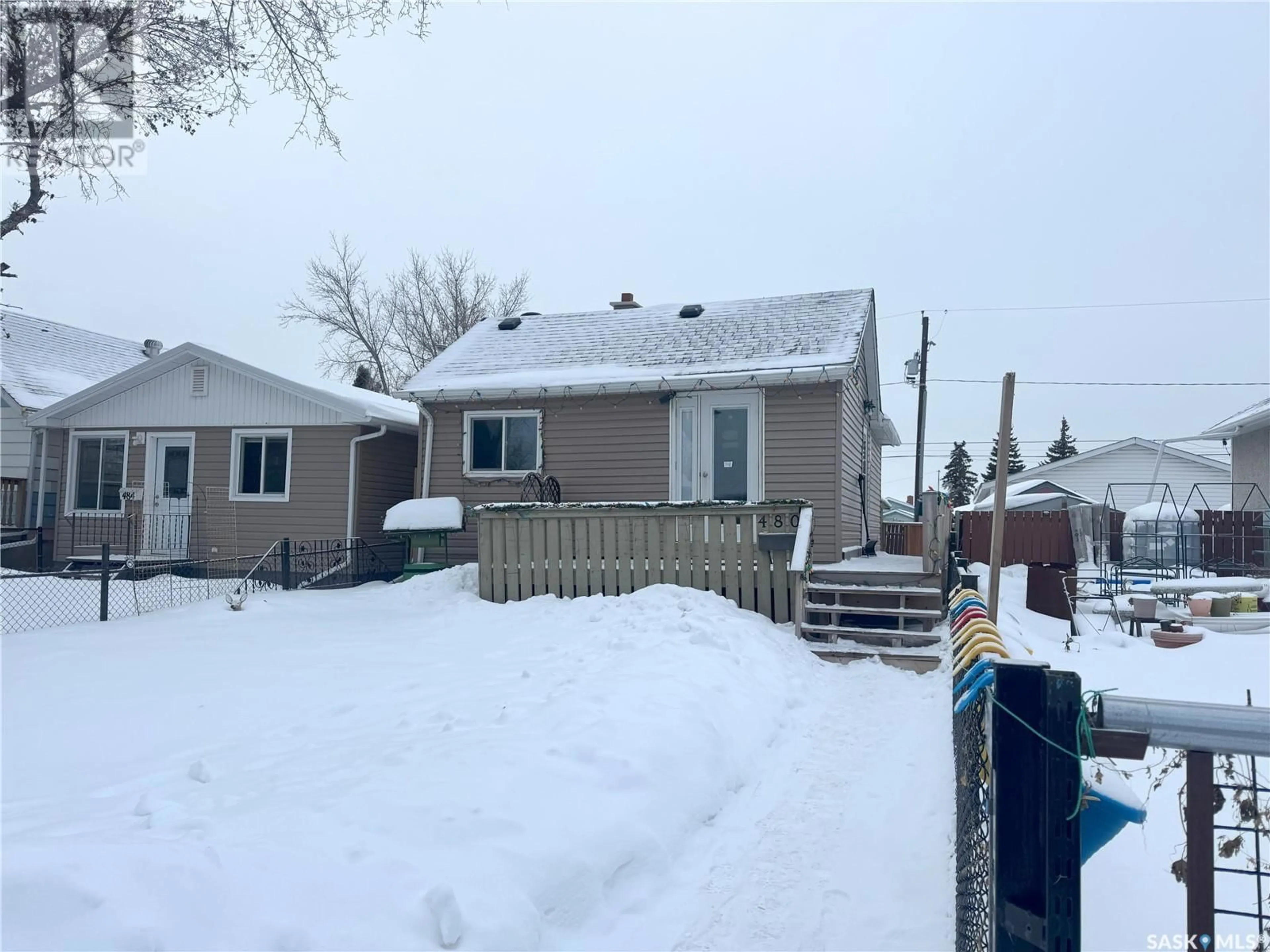 A pic from outside/outdoor area/front of a property/back of a property/a pic from drone, street for 480 Smith STREET, Regina Saskatchewan S4R2L2