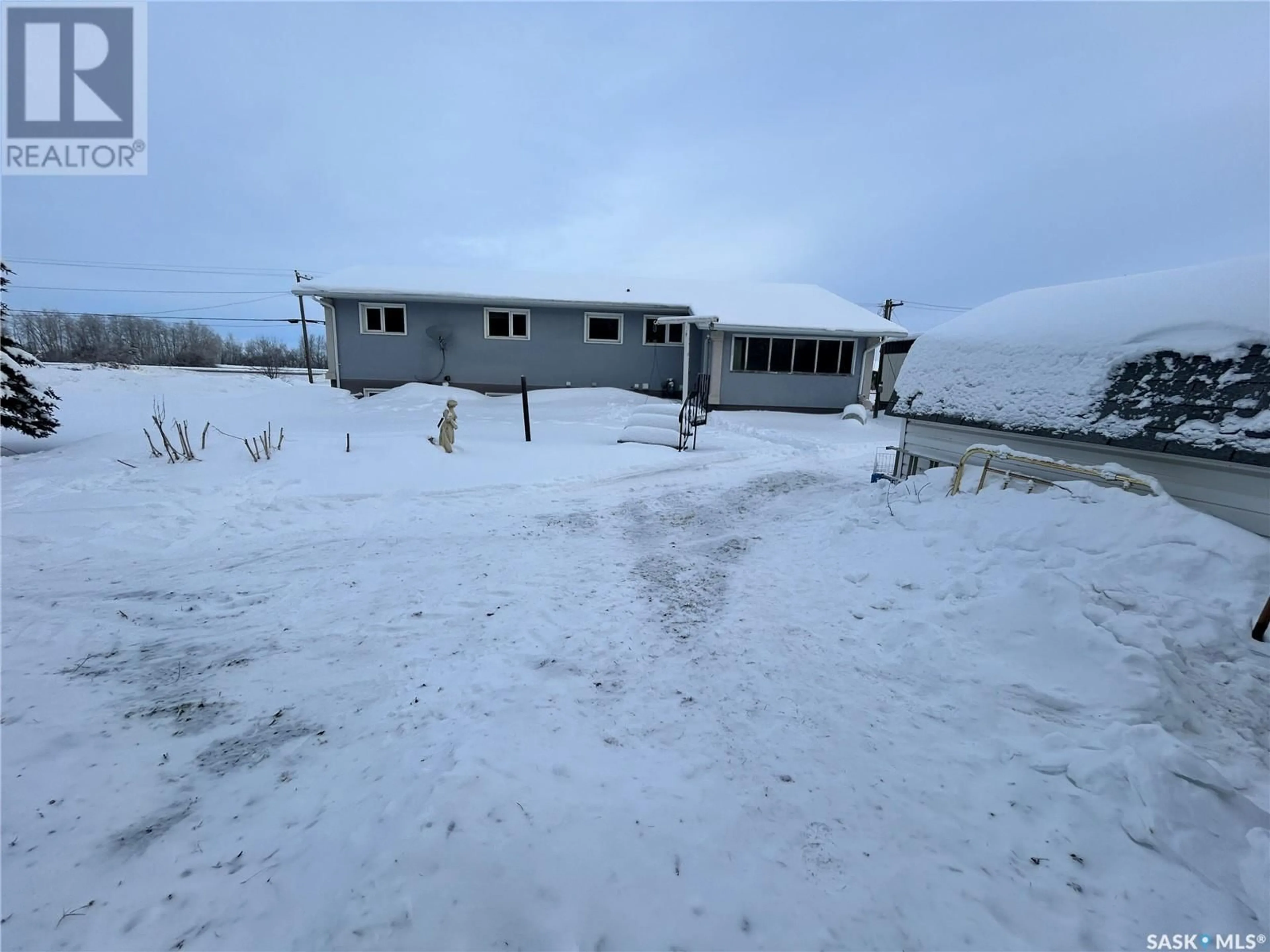 A pic from outside/outdoor area/front of a property/back of a property/a pic from drone, building for 1033 Kaiser William AVENUE, Langenburg Saskatchewan S0A2A0