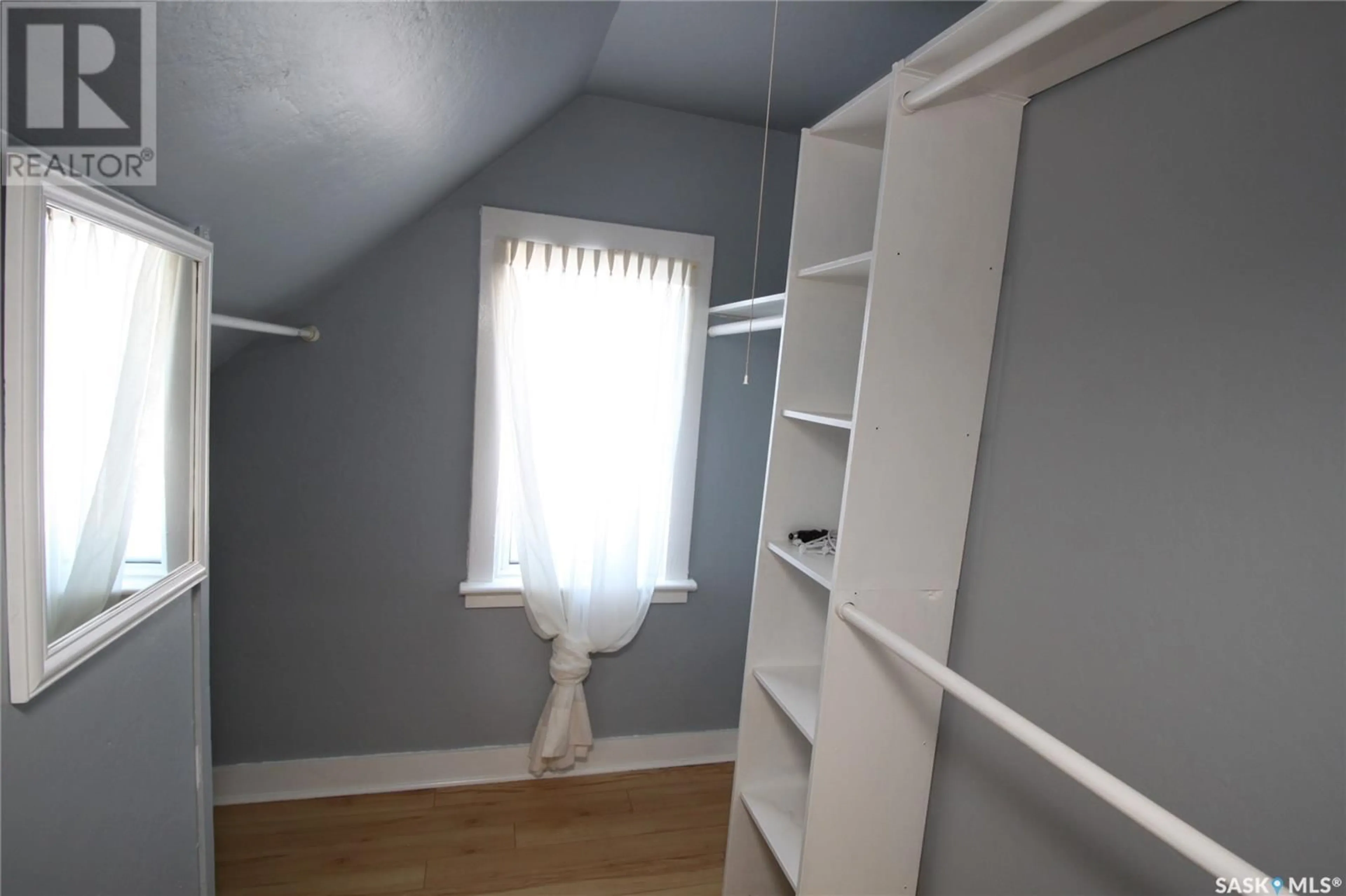 A pic of a room for 227 M AVENUE, Saskatoon Saskatchewan S7L2S2
