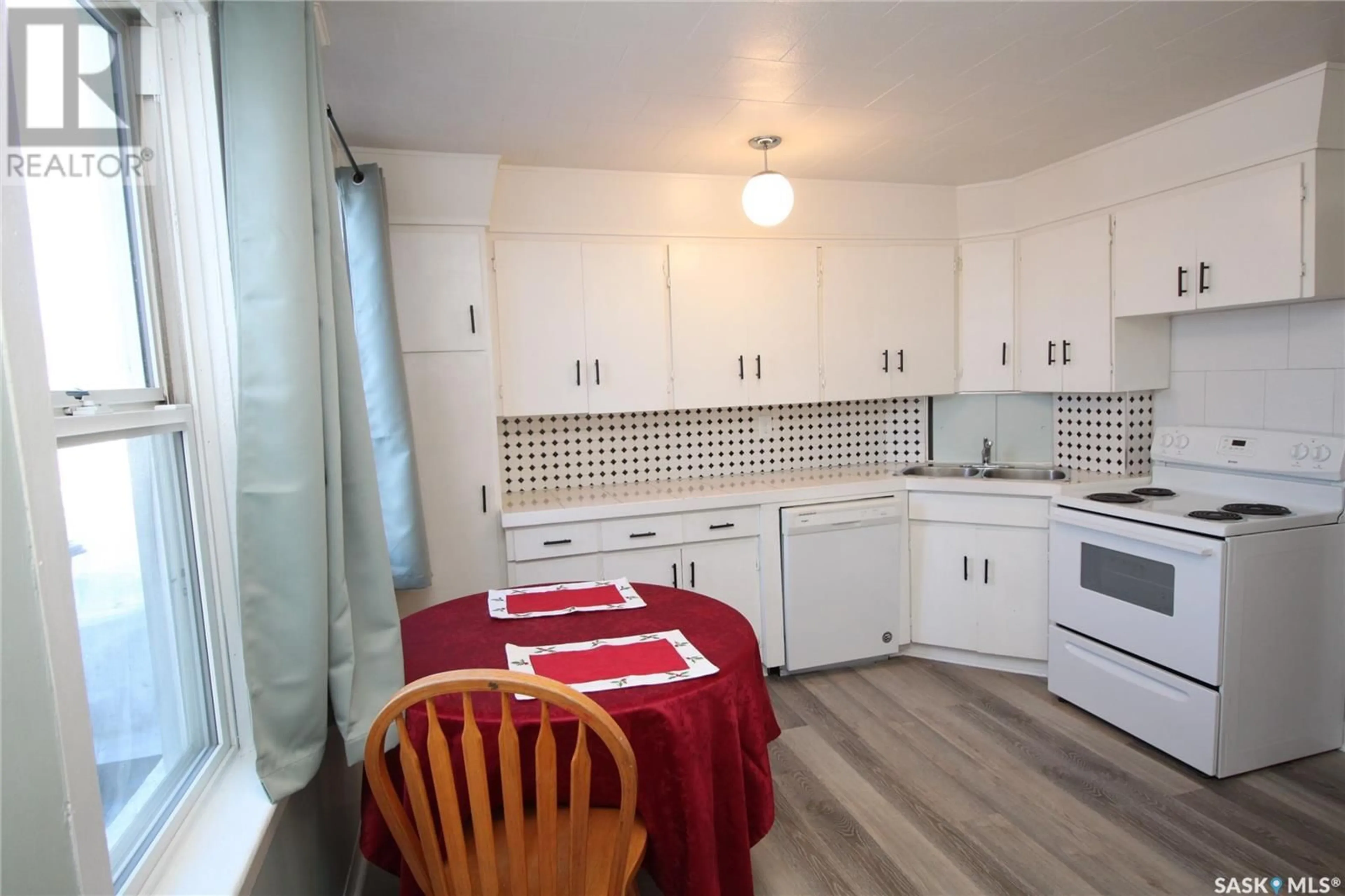 Standard kitchen, unknown for 227 M AVENUE, Saskatoon Saskatchewan S7L2S2