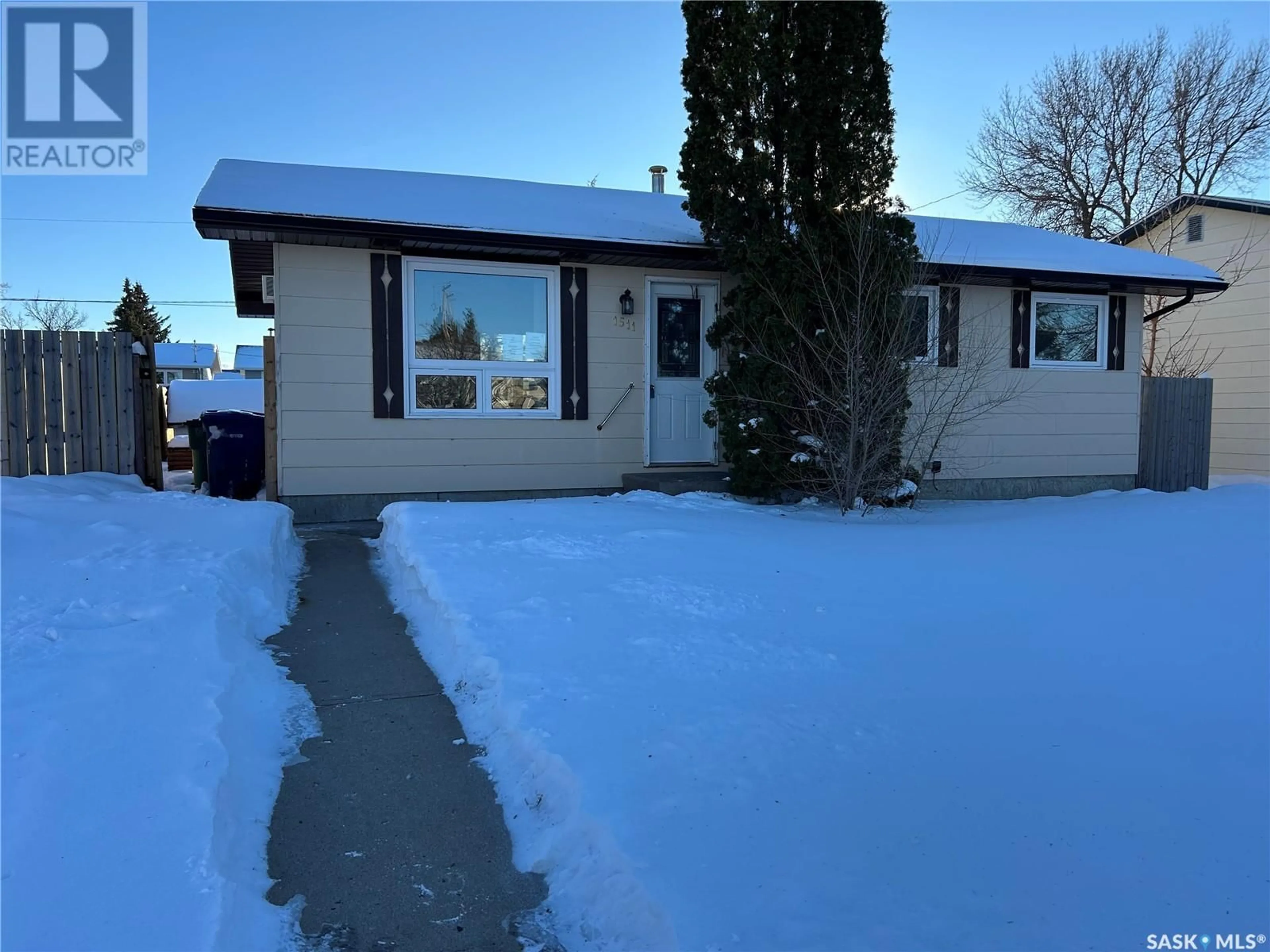 A pic from outside/outdoor area/front of a property/back of a property/a pic from drone, street for 1511 Glendale STREET, Moose Jaw Saskatchewan S6H7B3