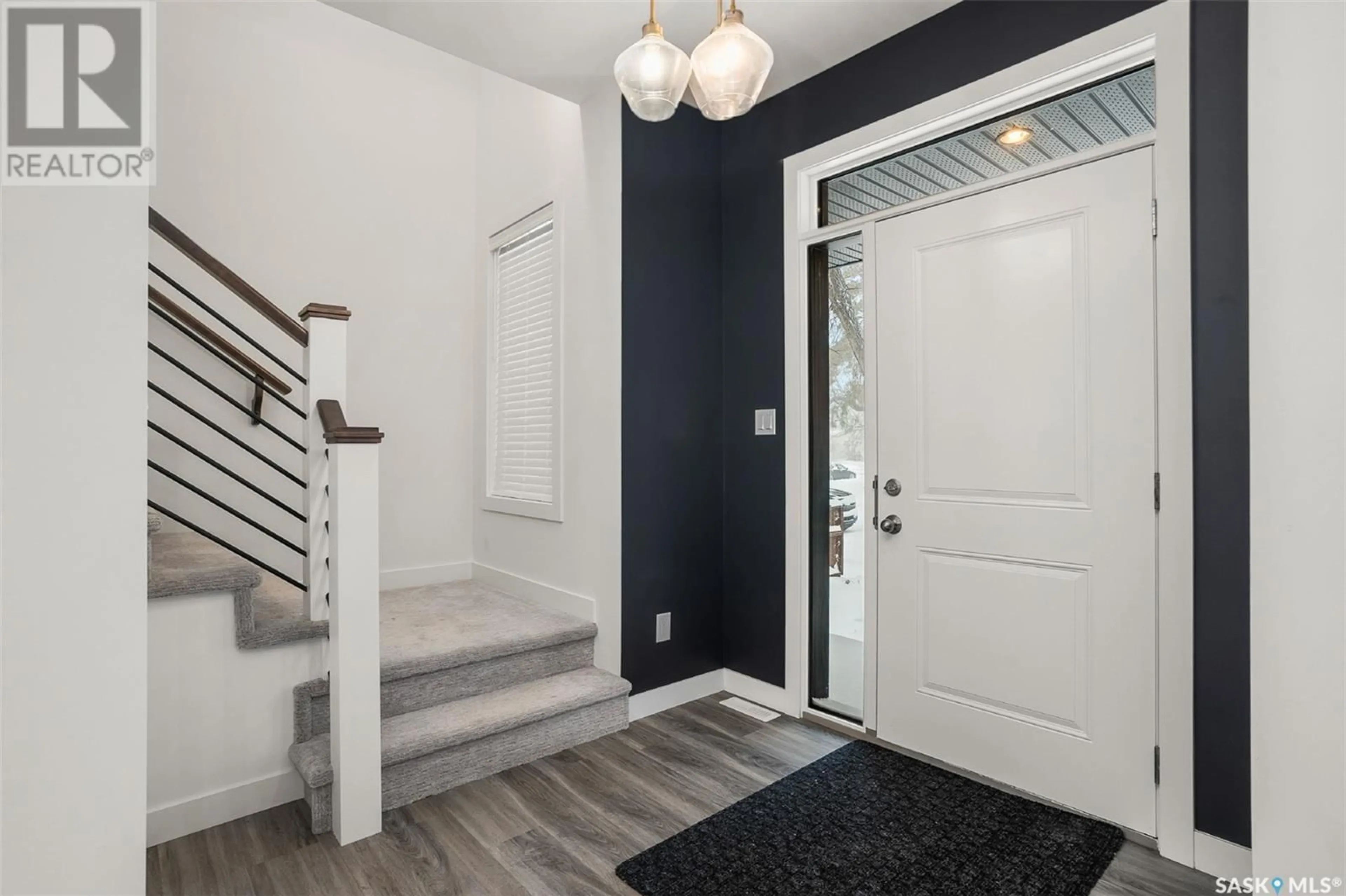 Indoor entryway for 125 Ash STREET, Saskatoon Saskatchewan S7J0J7