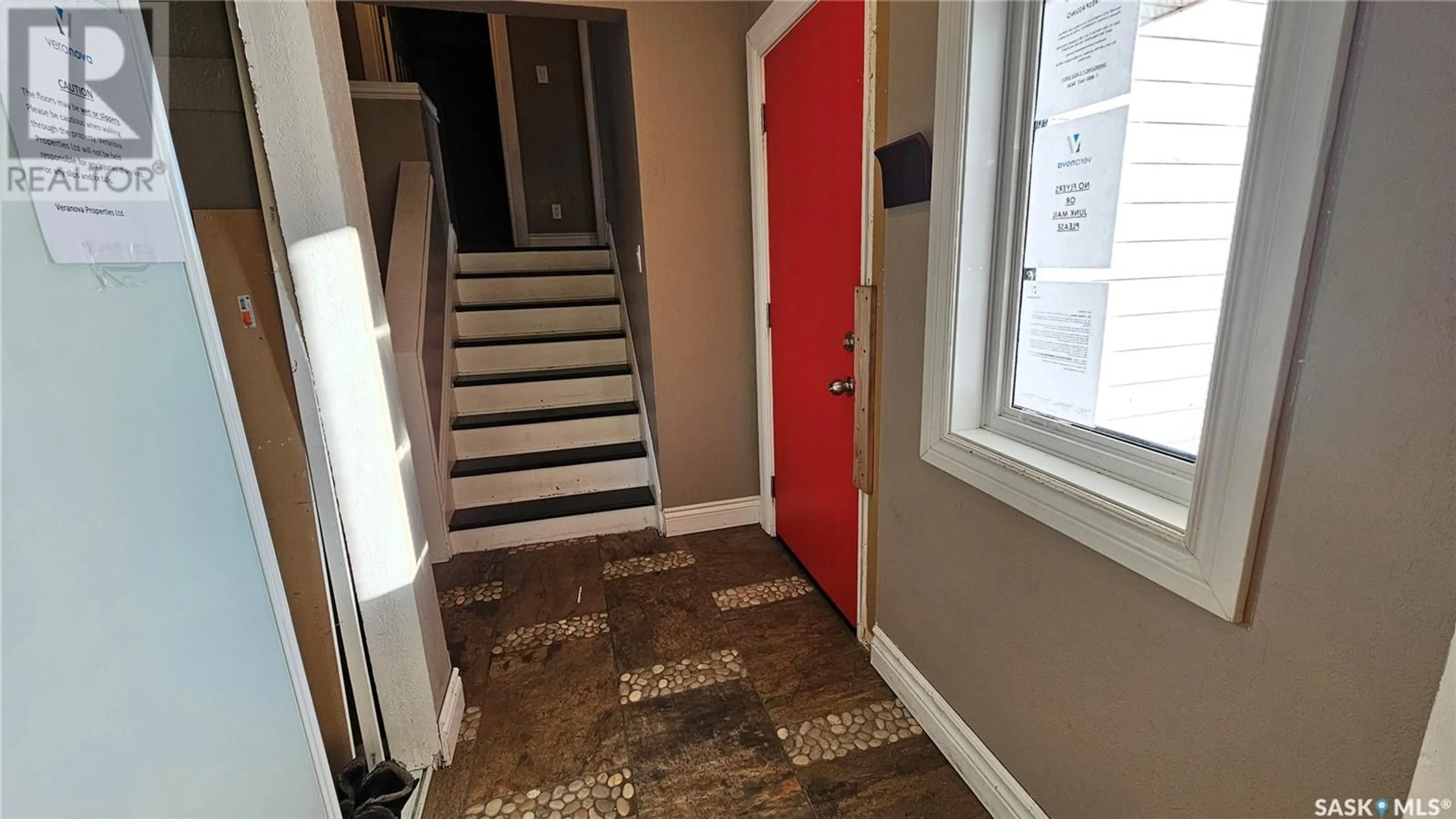 Indoor entryway for 1011 North Hill DRIVE, Swift Current Saskatchewan S9H1X7