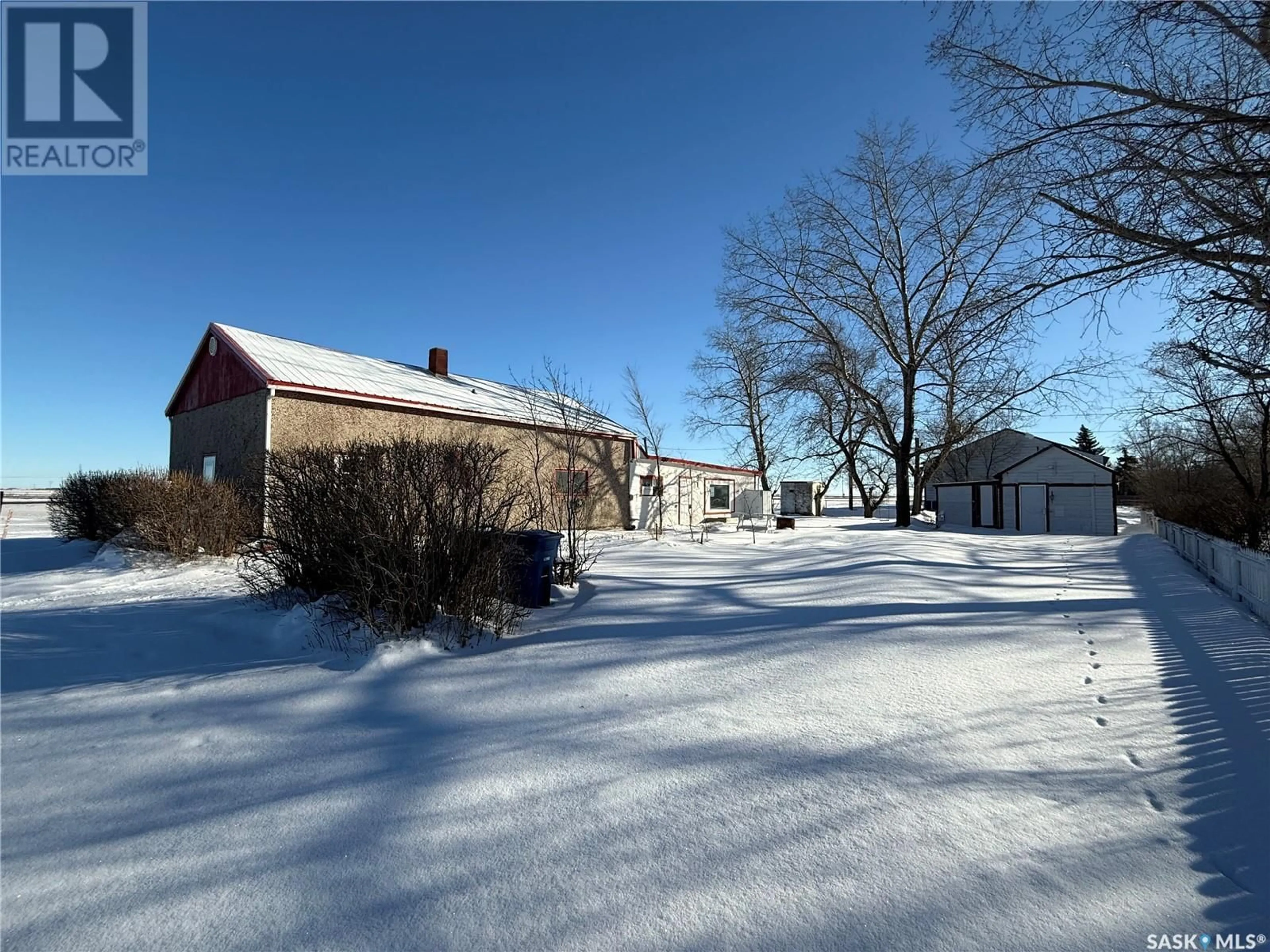 A pic from outside/outdoor area/front of a property/back of a property/a pic from drone, street for 1150 Souris STREET, Halbrite Saskatchewan S0C1H0