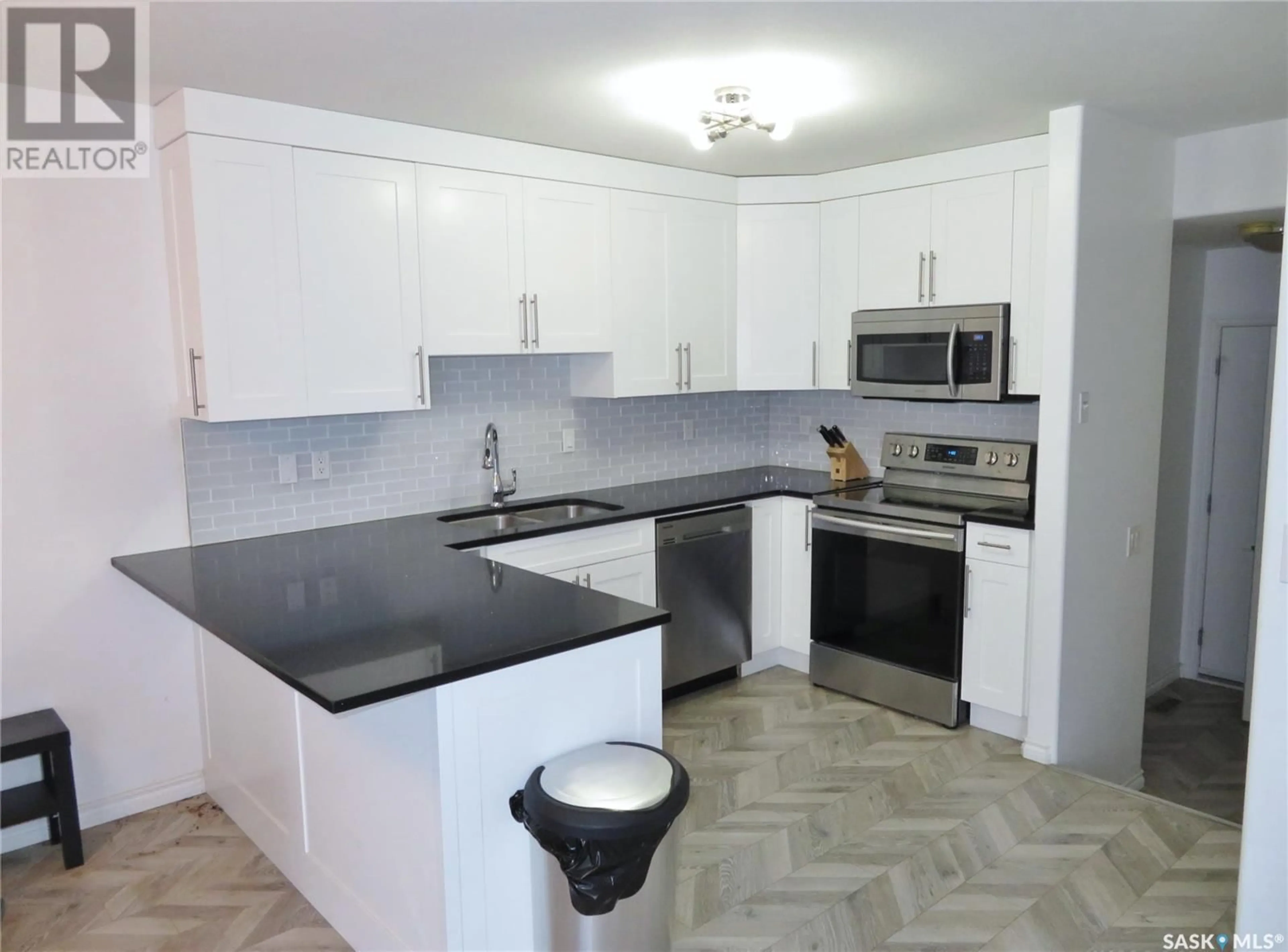 Standard kitchen, ceramic/tile floor for 107 445 Bayfield CRESCENT, Saskatoon Saskatchewan S7V1J1