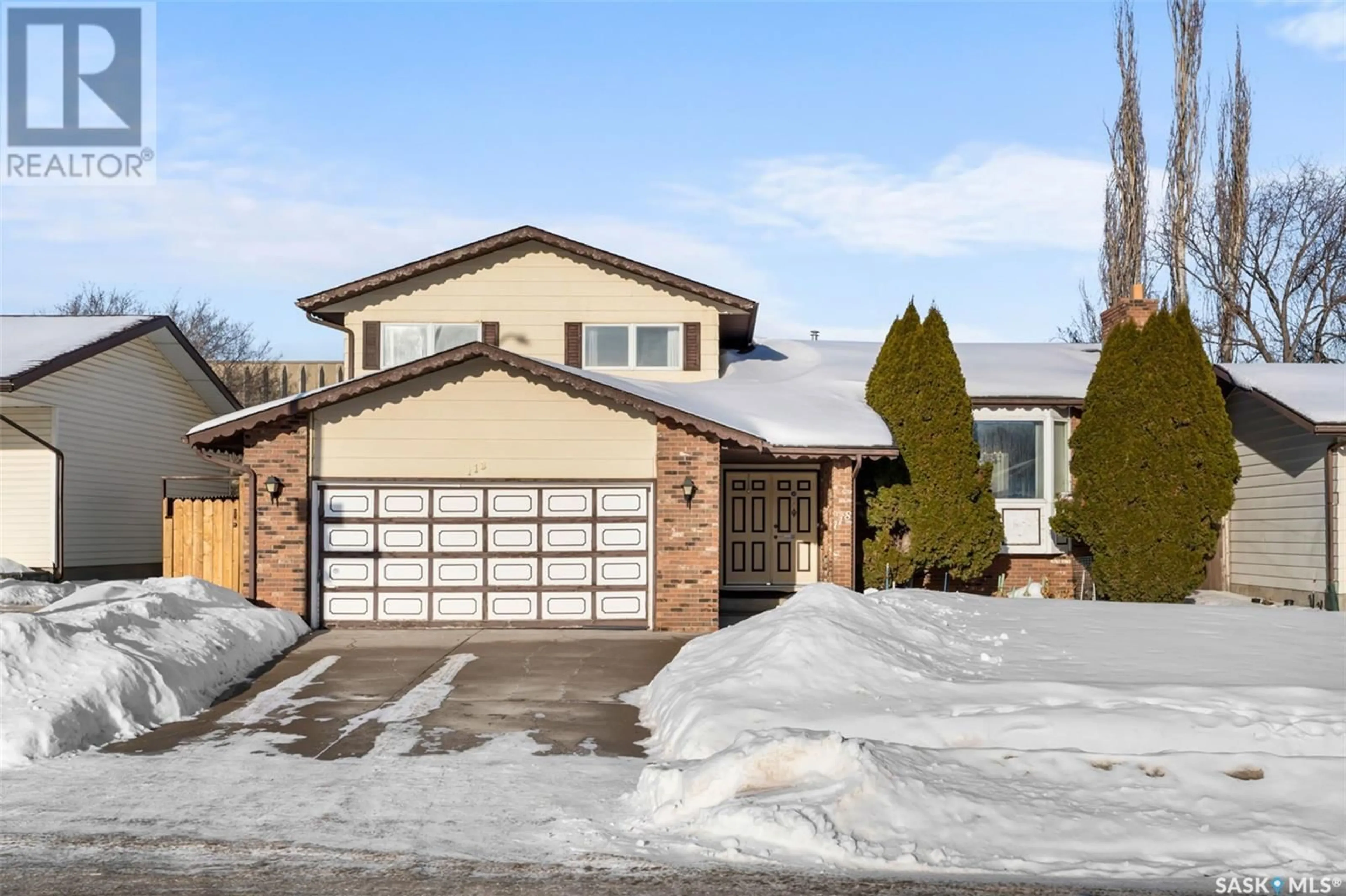 Home with brick exterior material, street for 118 Highlands CRESCENT, Saskatoon Saskatchewan S7H4Y1