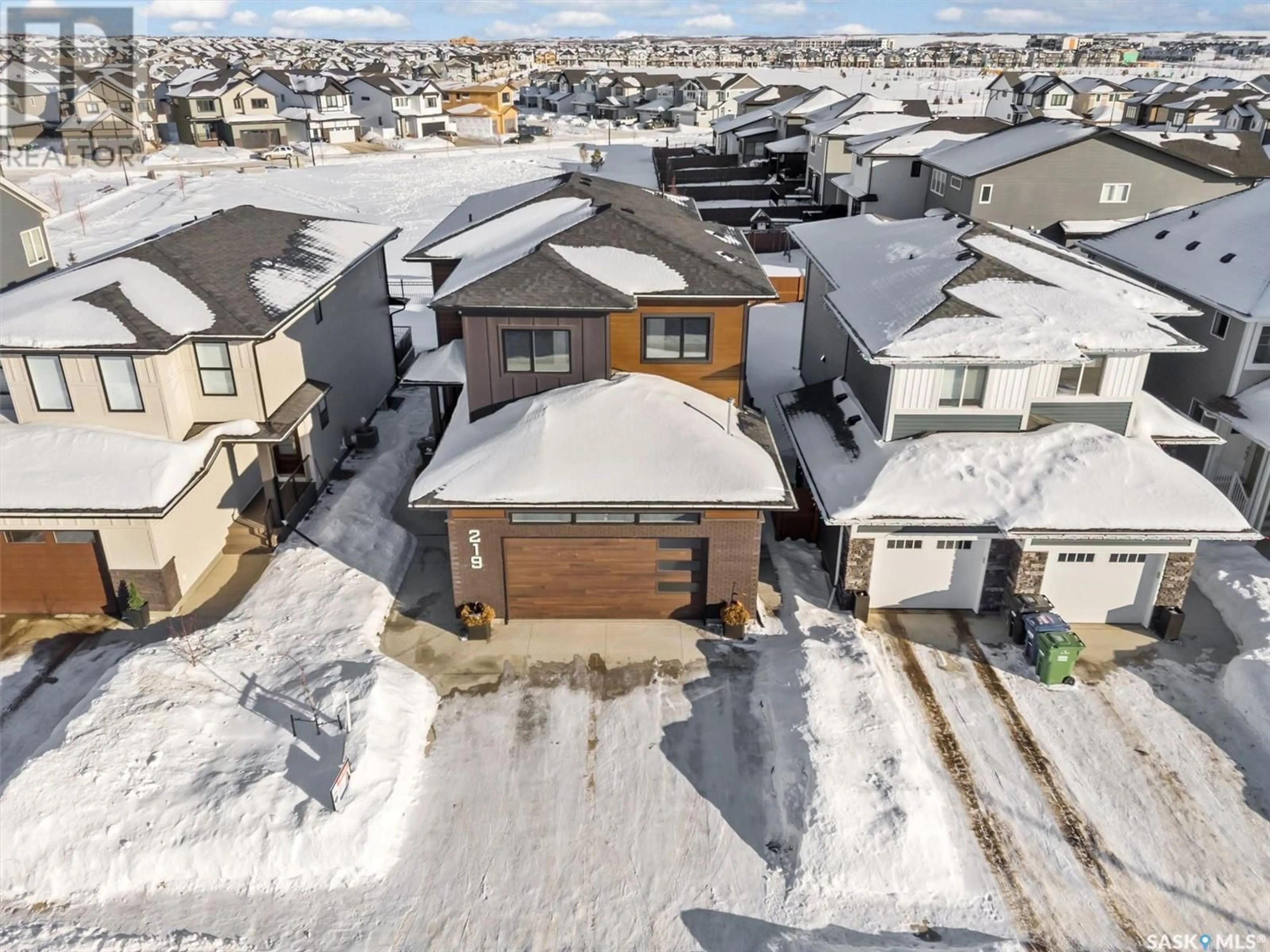 A pic from outside/outdoor area/front of a property/back of a property/a pic from drone, street for 219 Aniskotaw MANOR, Saskatoon Saskatchewan S7V1L8