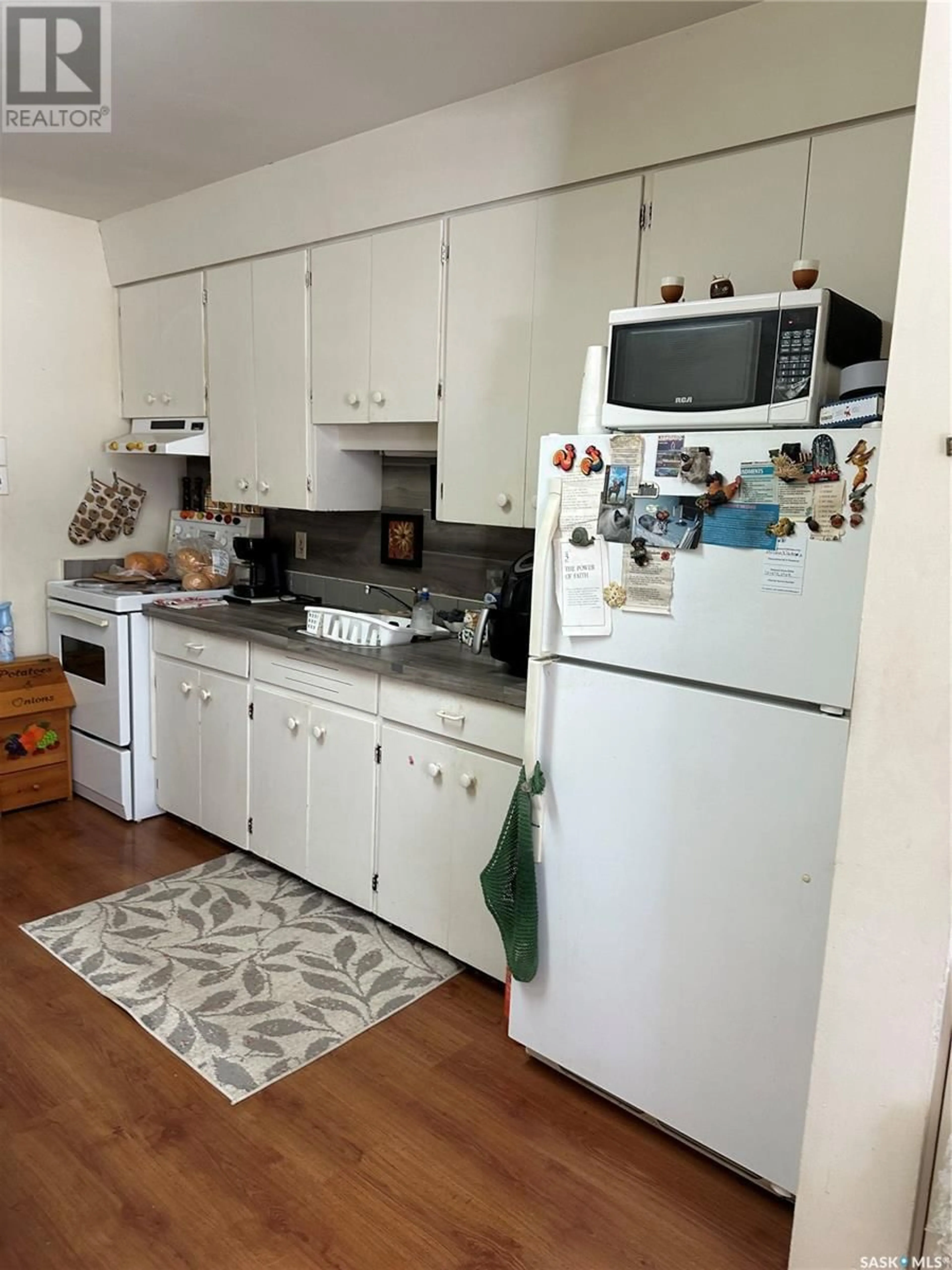 Standard kitchen, unknown for 616 28th STREET E, Prince Albert Saskatchewan S6V1X9