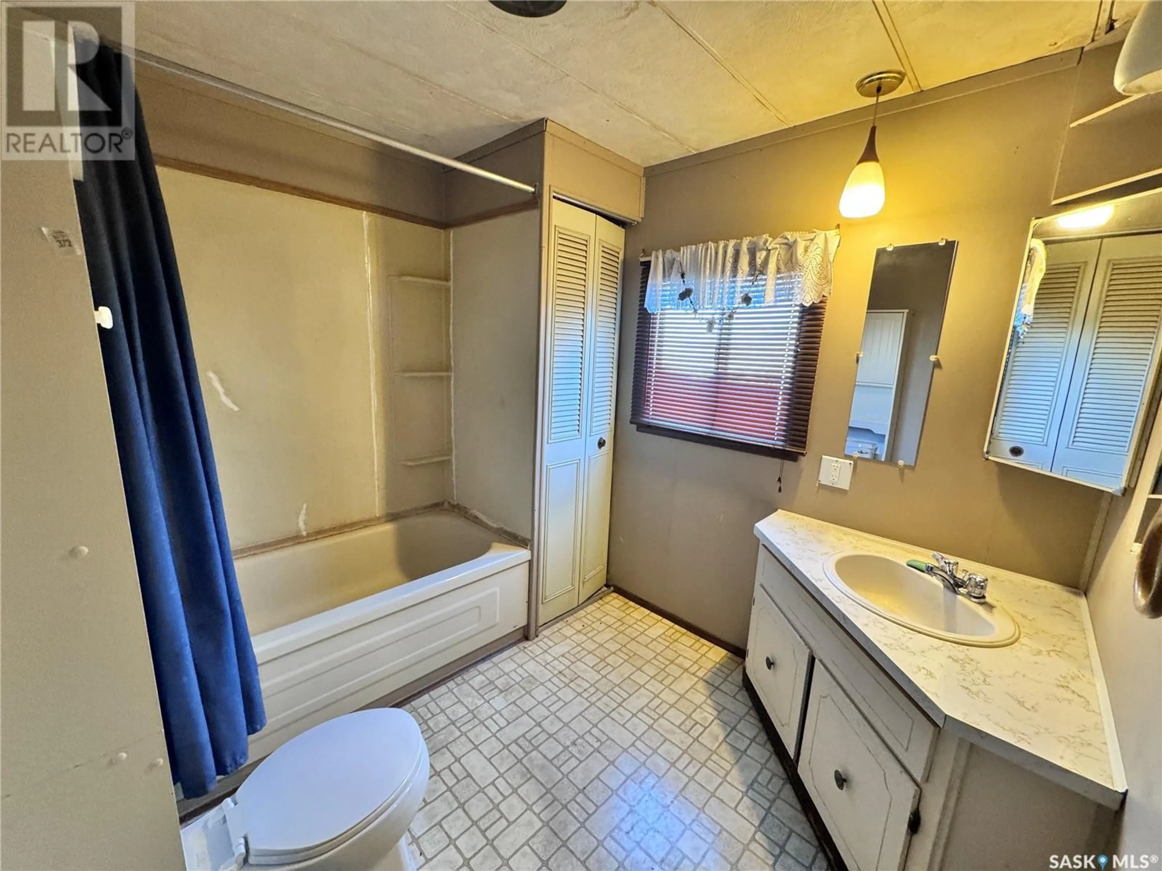 Standard bathroom, ceramic/tile floor for 106 Humboldt STREET, Jansen Saskatchewan S0K2B0