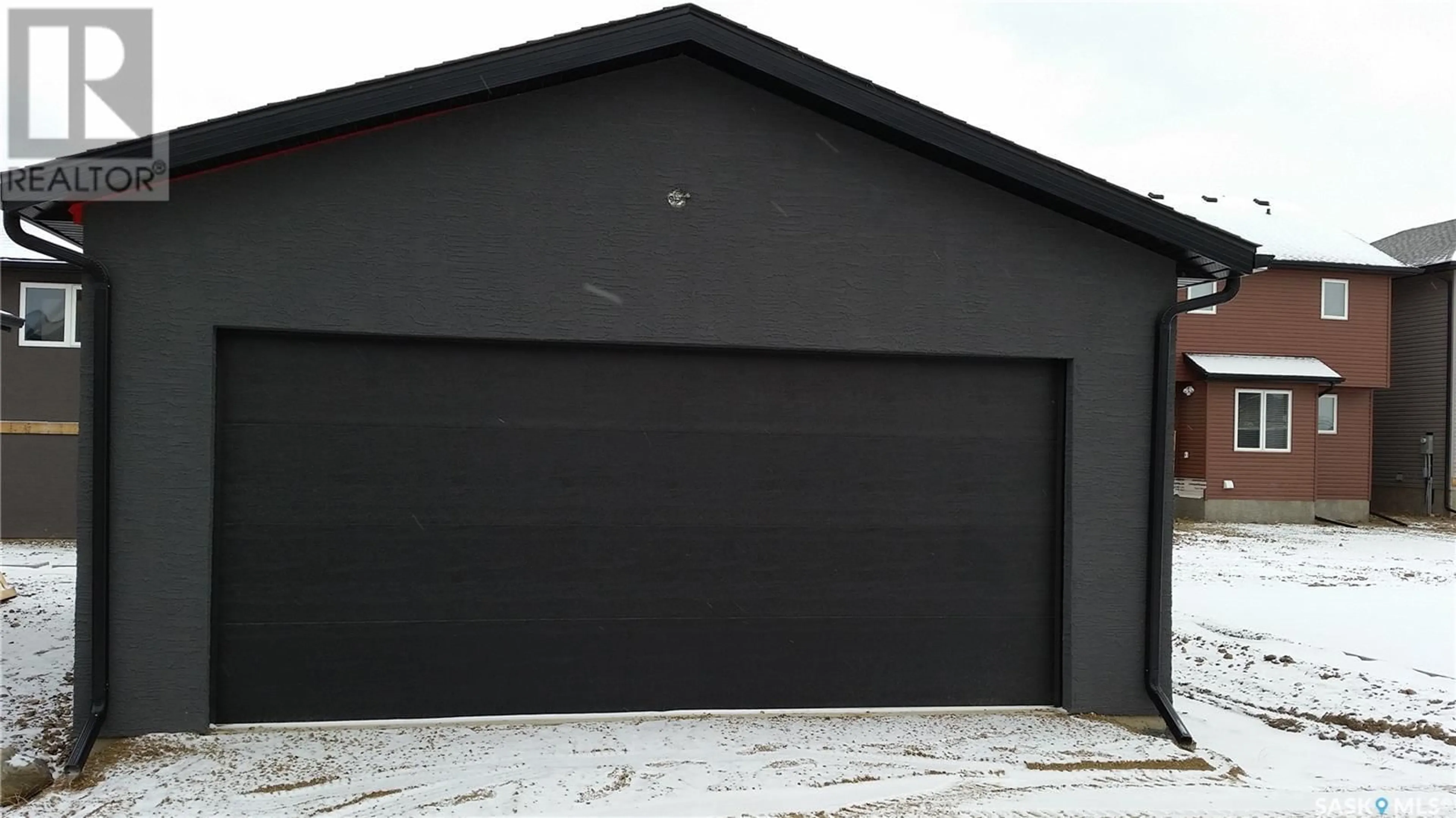 Indoor garage for 463 Kloppenburg STREET, Saskatoon Saskatchewan S7W0N8