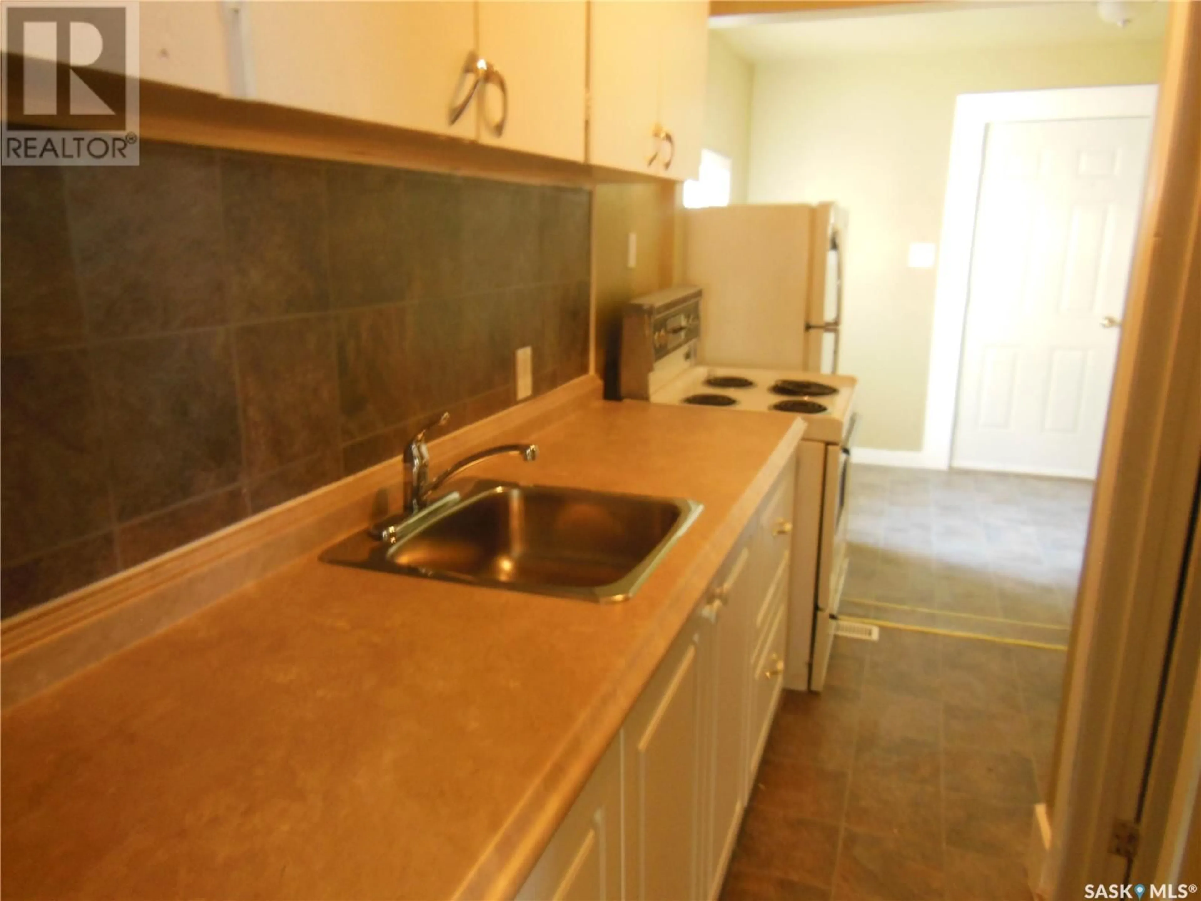 Standard kitchen, unknown for 1575 Rae STREET, Regina Saskatchewan S4T2C8