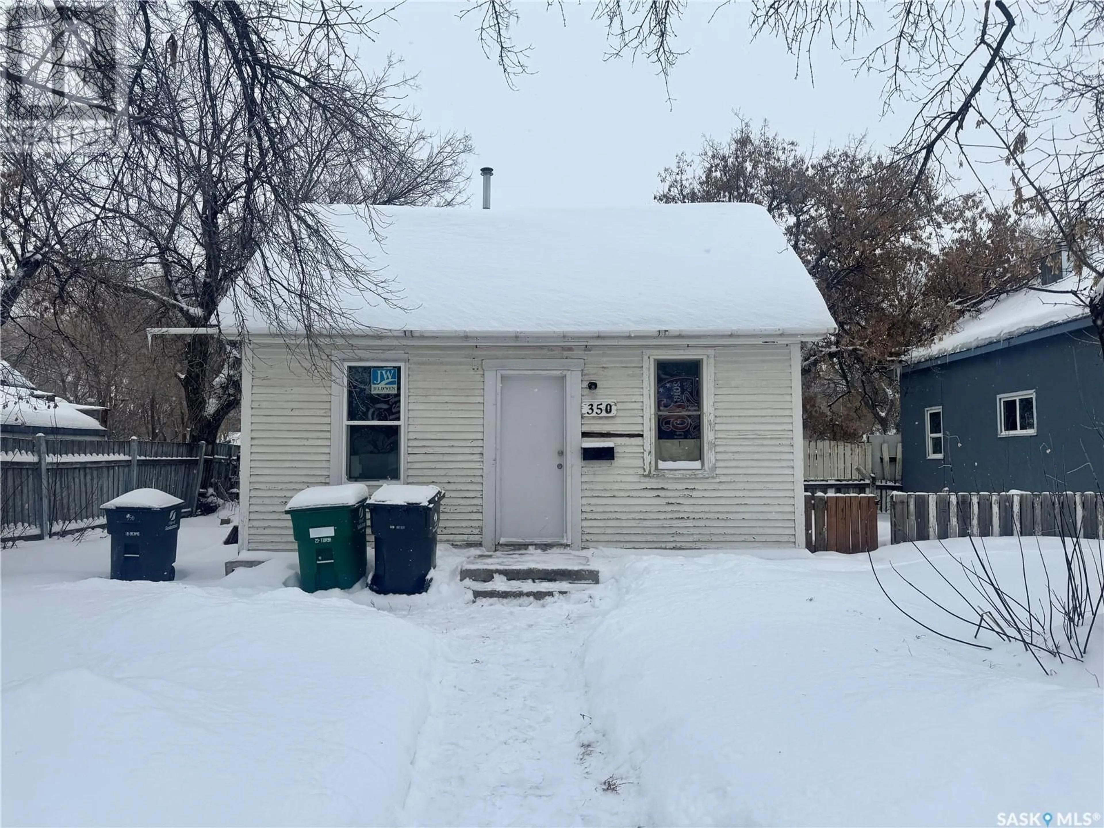 Shed for 350 S AVENUE S, Saskatoon Saskatchewan S7M3A2