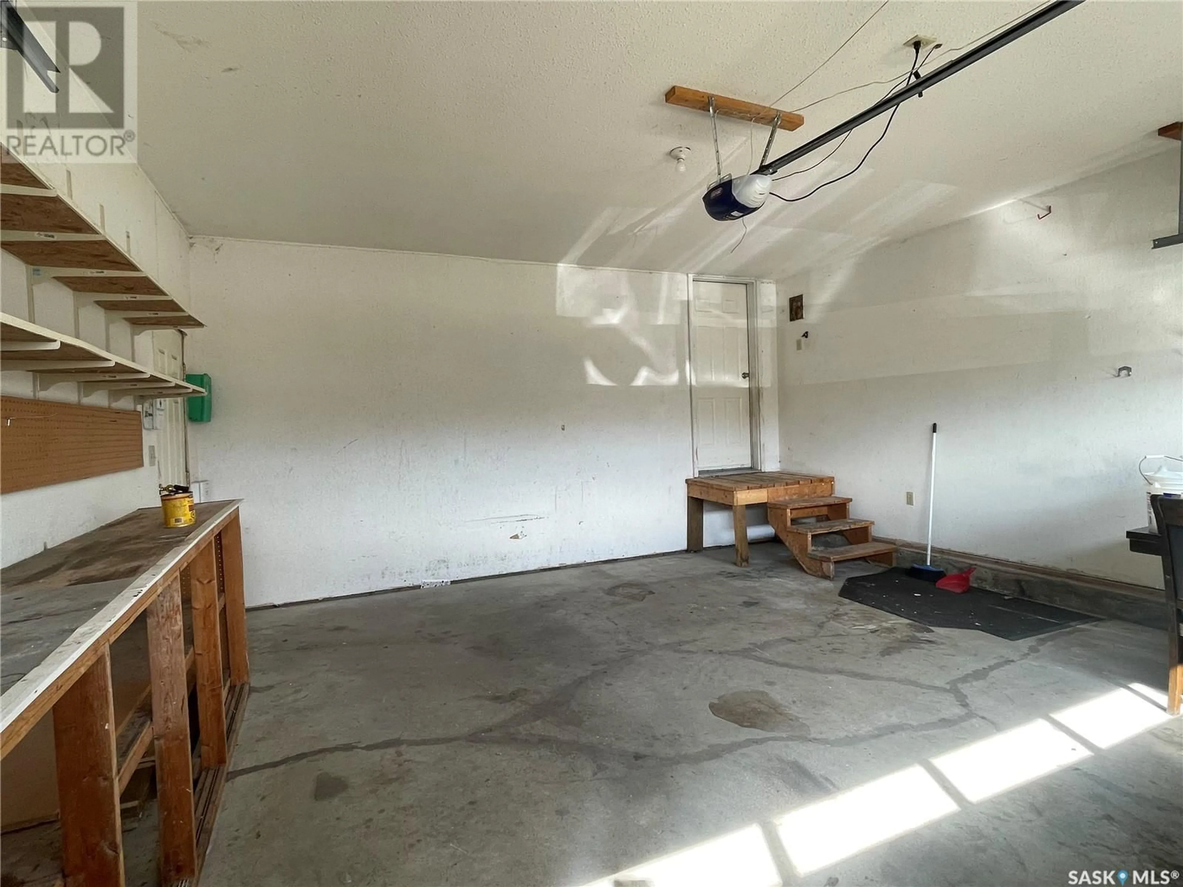 Indoor garage for 11 COUPLAND CRESCENT, Meadow Lake Saskatchewan S9X1B1