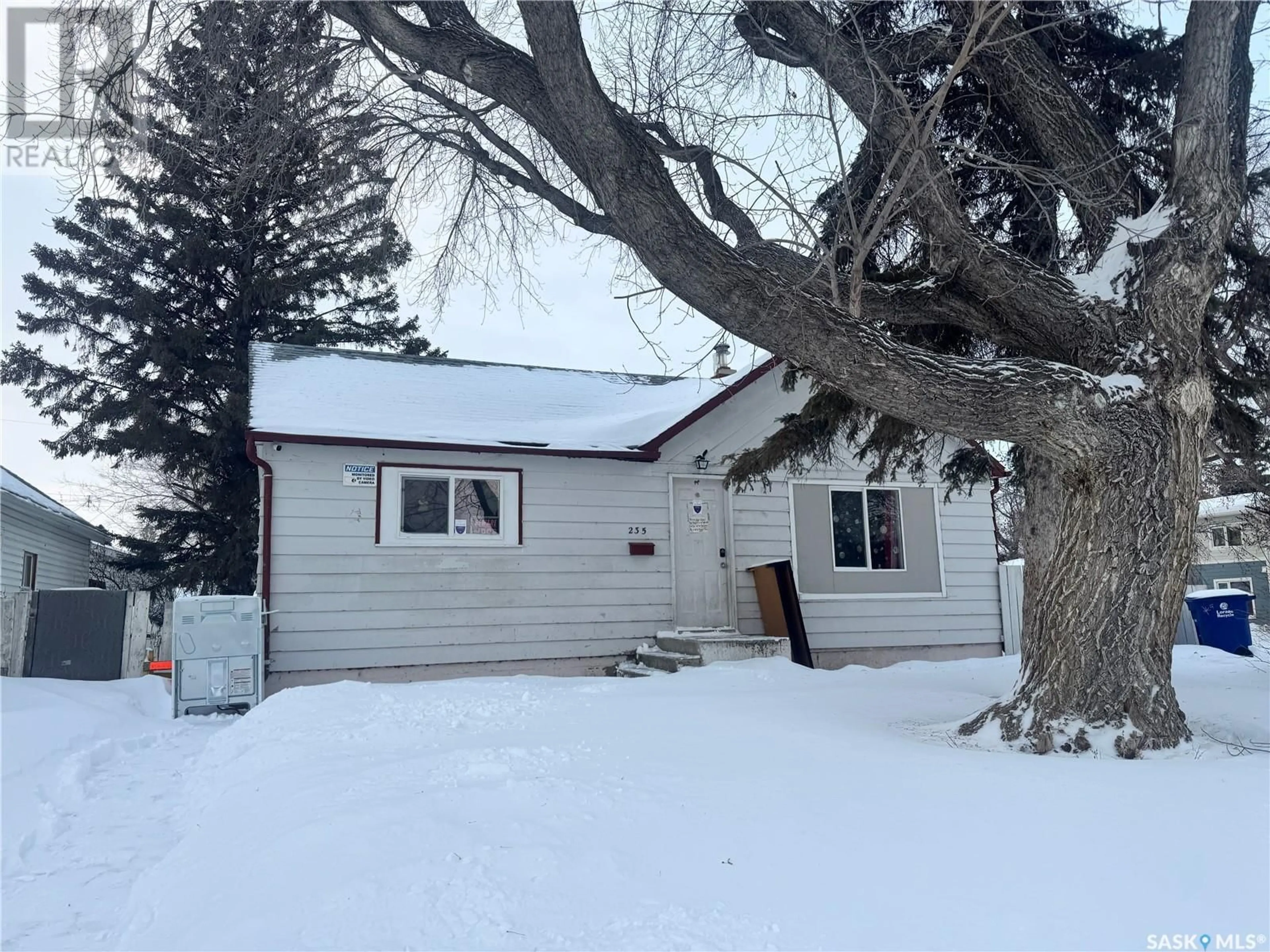 A pic from outside/outdoor area/front of a property/back of a property/a pic from drone, street for 235 N AVENUE N, Saskatoon Saskatchewan S7L2T2