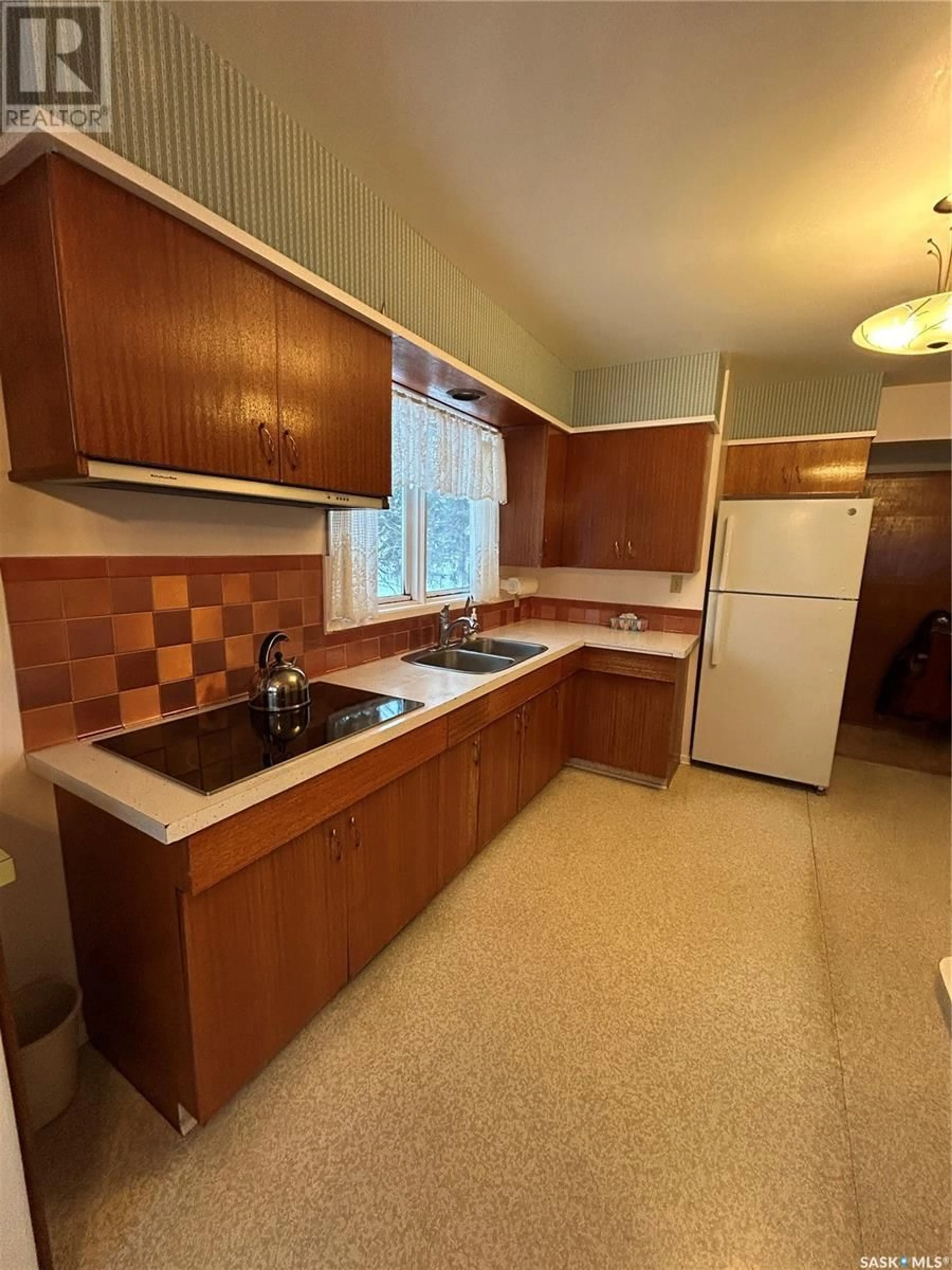 Standard kitchen, ceramic/tile floor for 315 3rd STREET E, Kelvington Saskatchewan S0A1W0