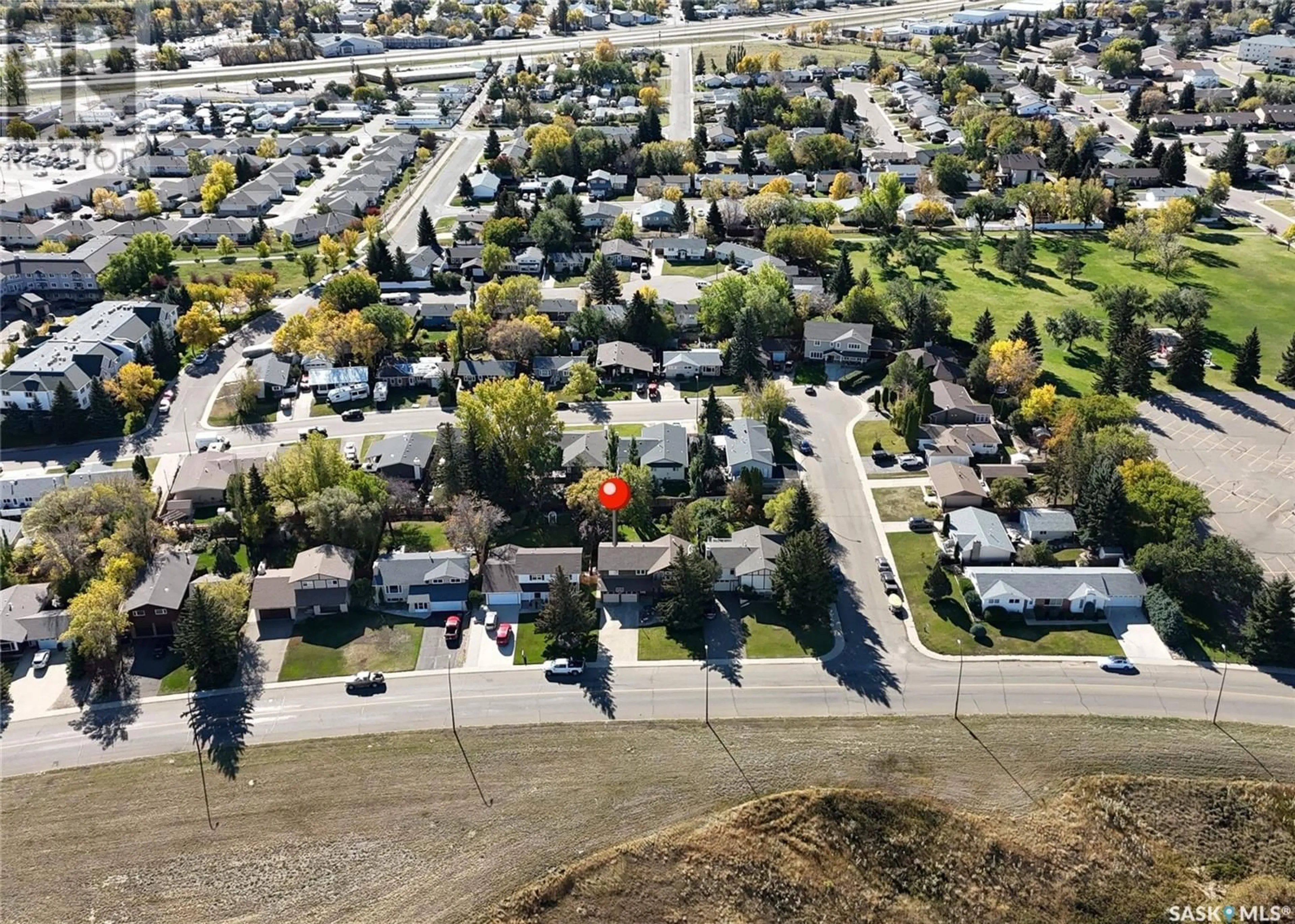 A pic from outside/outdoor area/front of a property/back of a property/a pic from drone, street for 276 Battleford TRAIL, Swift Current Saskatchewan S9H4J5