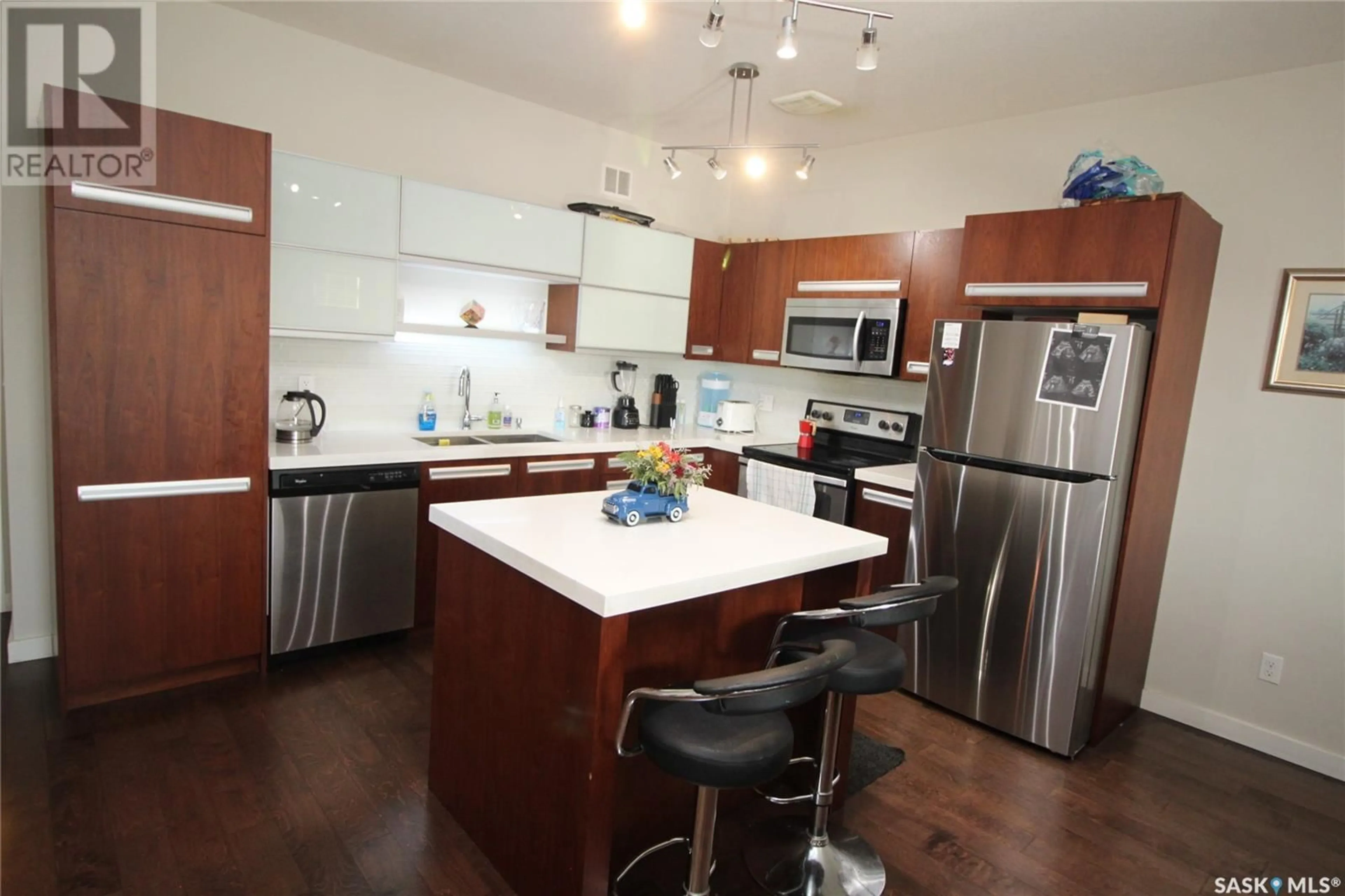 Open concept kitchen, unknown for 502 2315 McClocklin ROAD, Saskatoon Saskatchewan S7R0K7