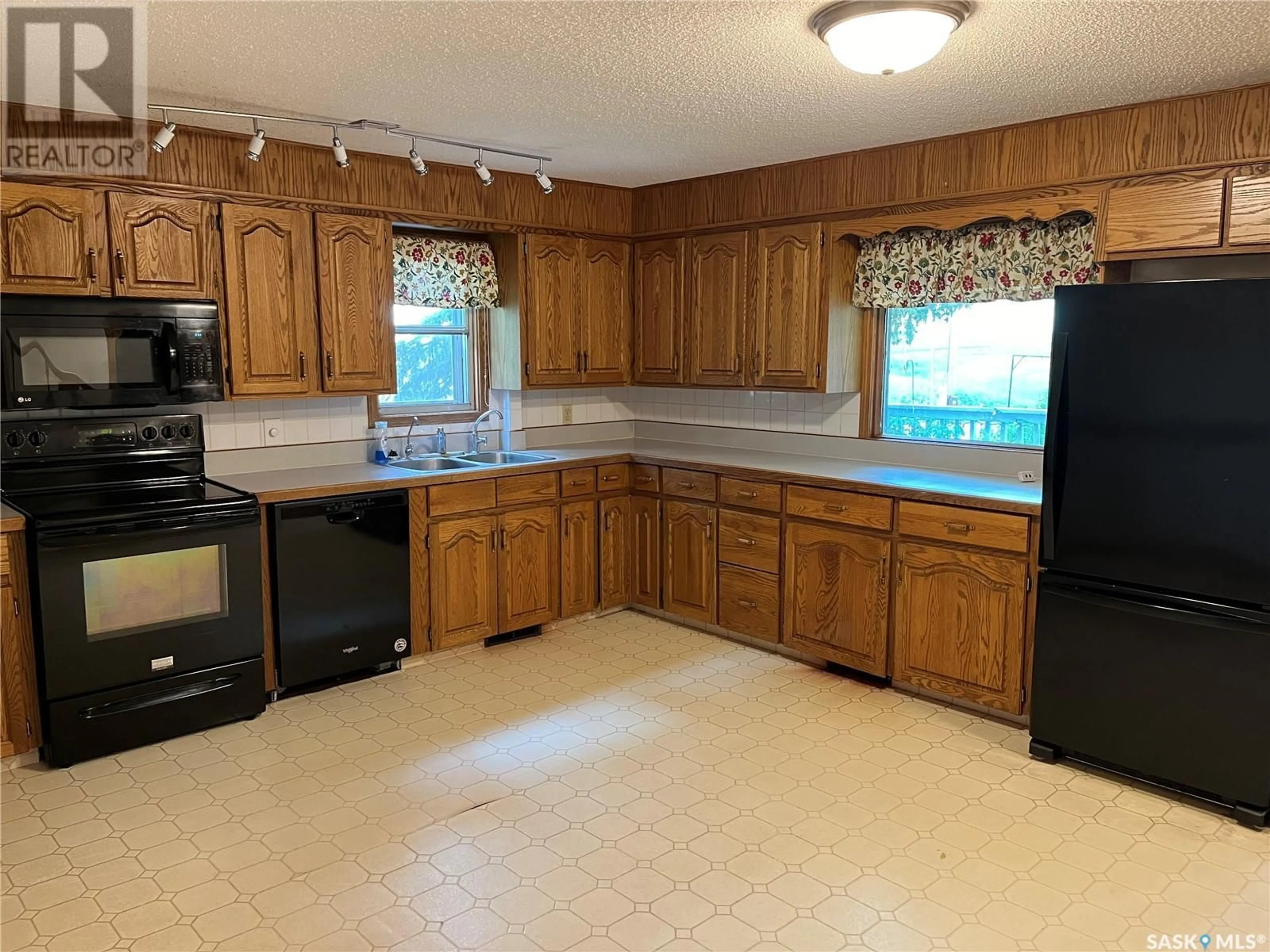 Standard kitchen, unknown for Procyk Acreage, Swift Current Rm No. 137 Saskatchewan S9H3V5