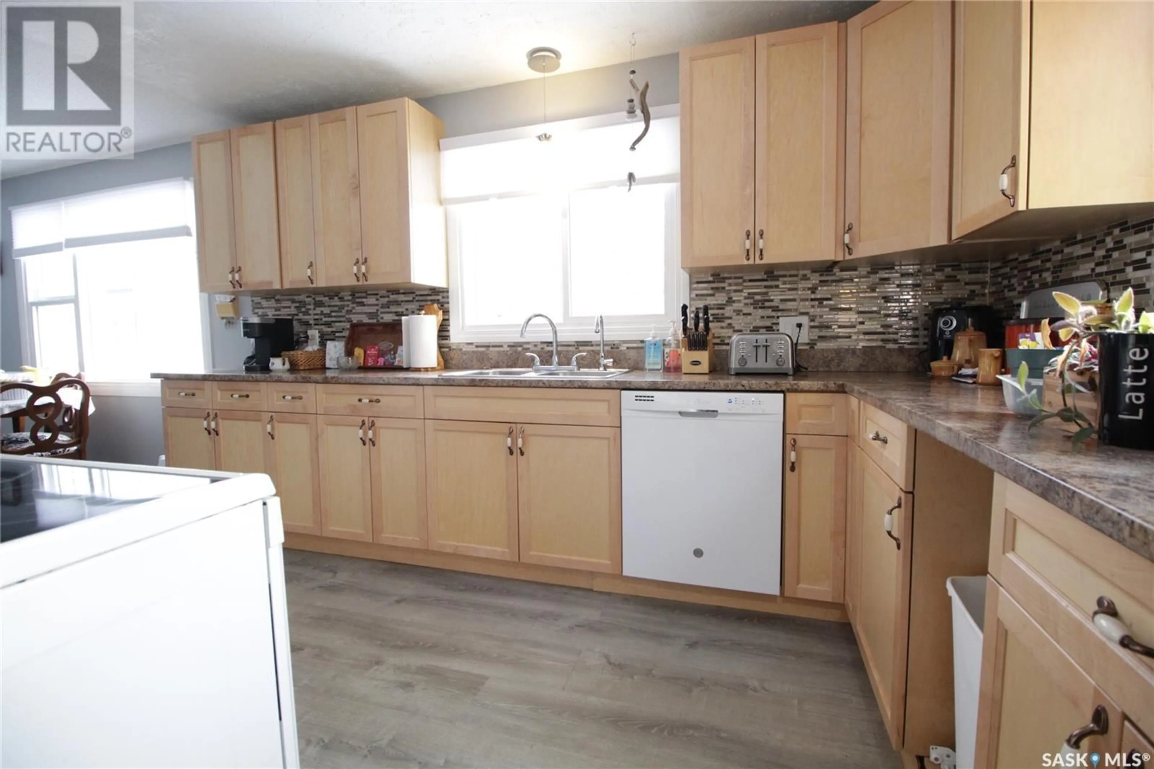 Standard kitchen, unknown for 502 Gertie STREET, Moosomin Saskatchewan S0G3N0