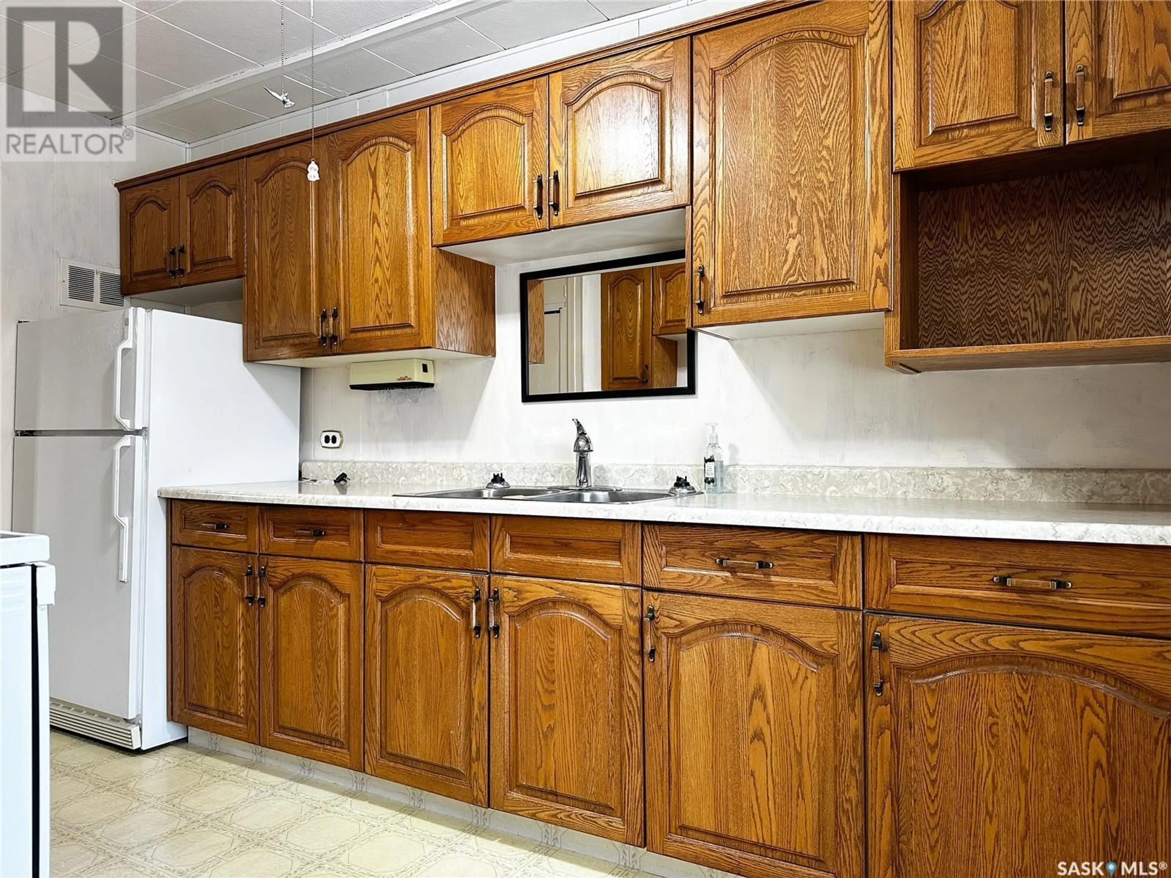 Standard kitchen, unknown for 1021 112th STREET, North Battleford Saskatchewan S9A2L2