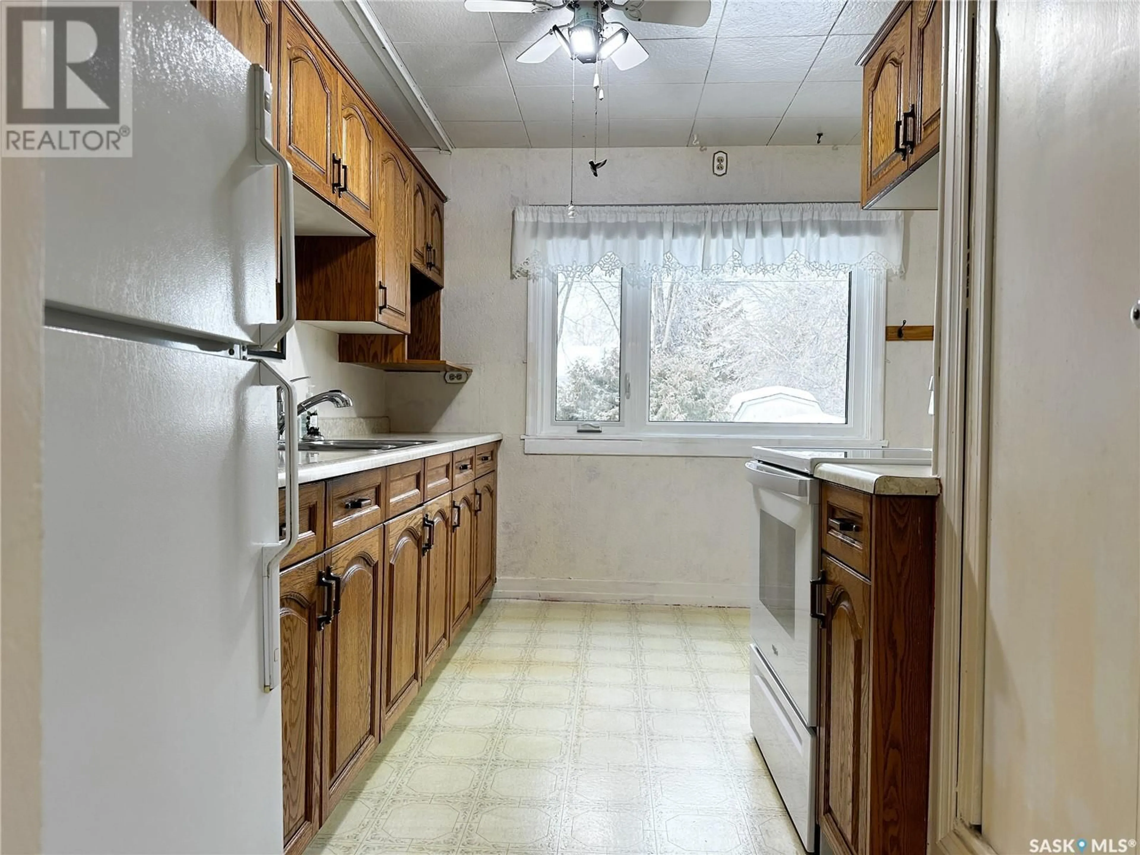 Standard kitchen, unknown for 1021 112th STREET, North Battleford Saskatchewan S9A2L2