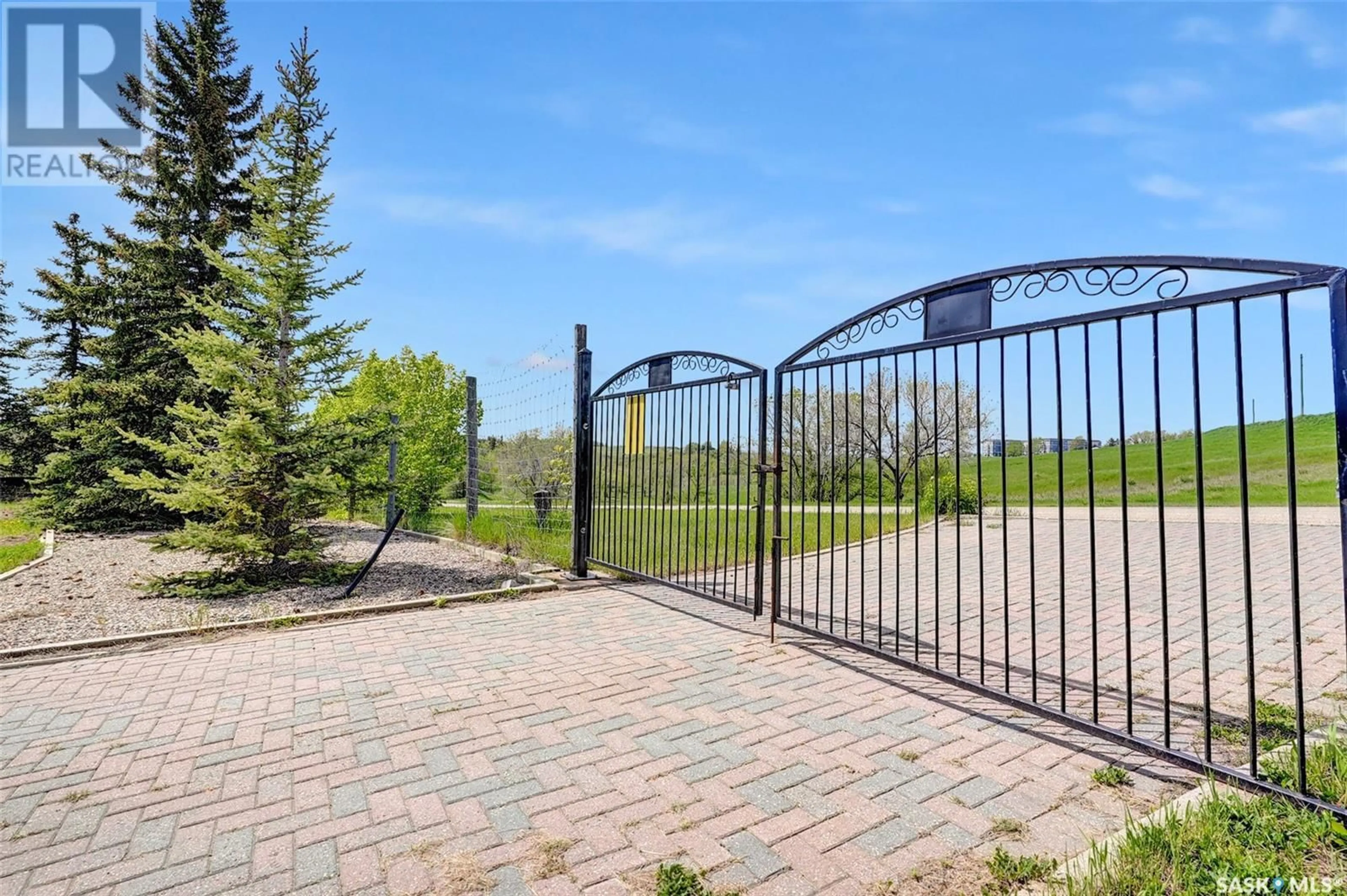 Patio, unknown for 1055 7th AVENUE SW, Moose Jaw Saskatchewan S6H5R2