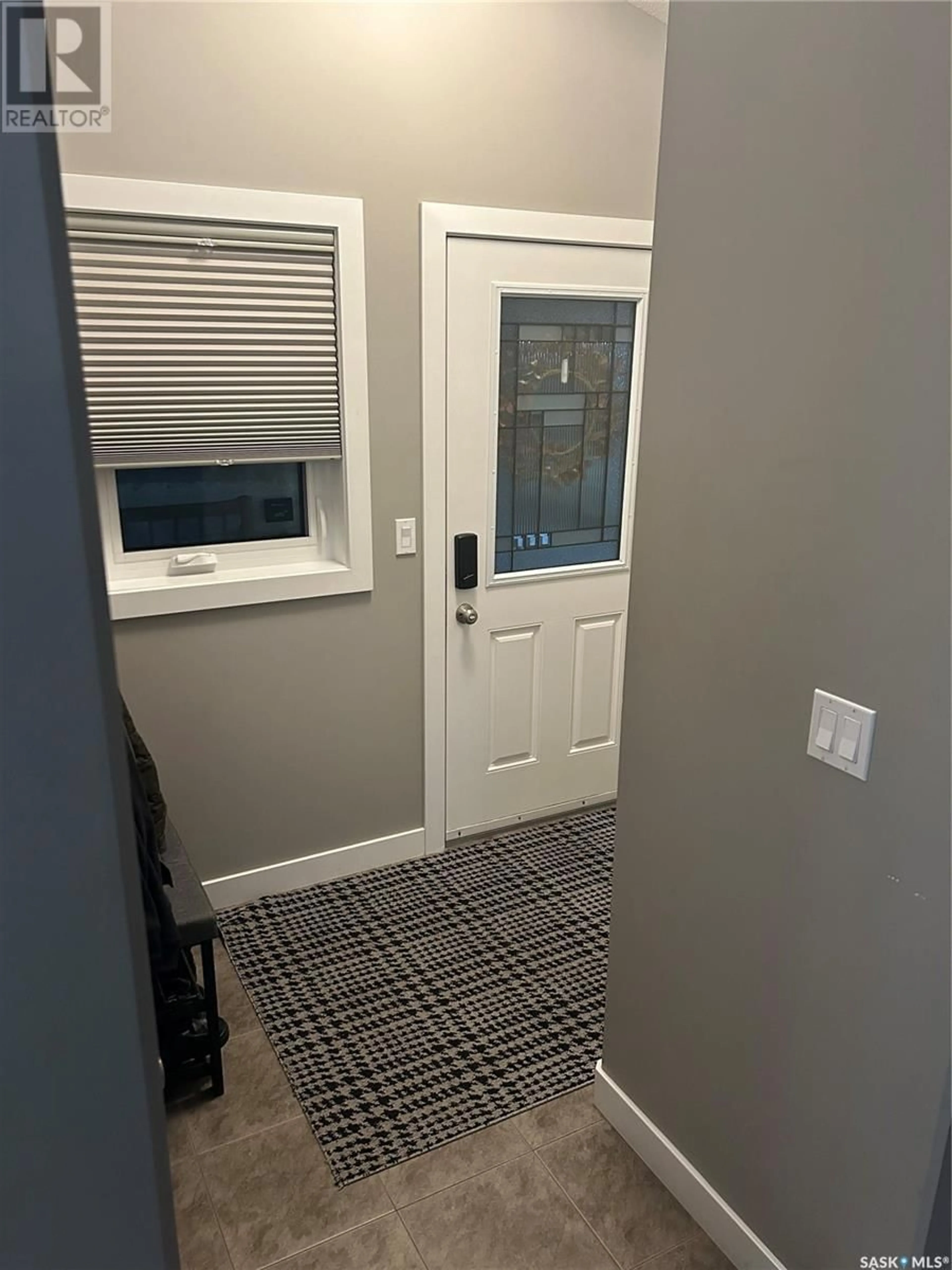 Indoor entryway for 335 LABINE CRESCENT, Saskatoon Saskatchewan S7L4Z8