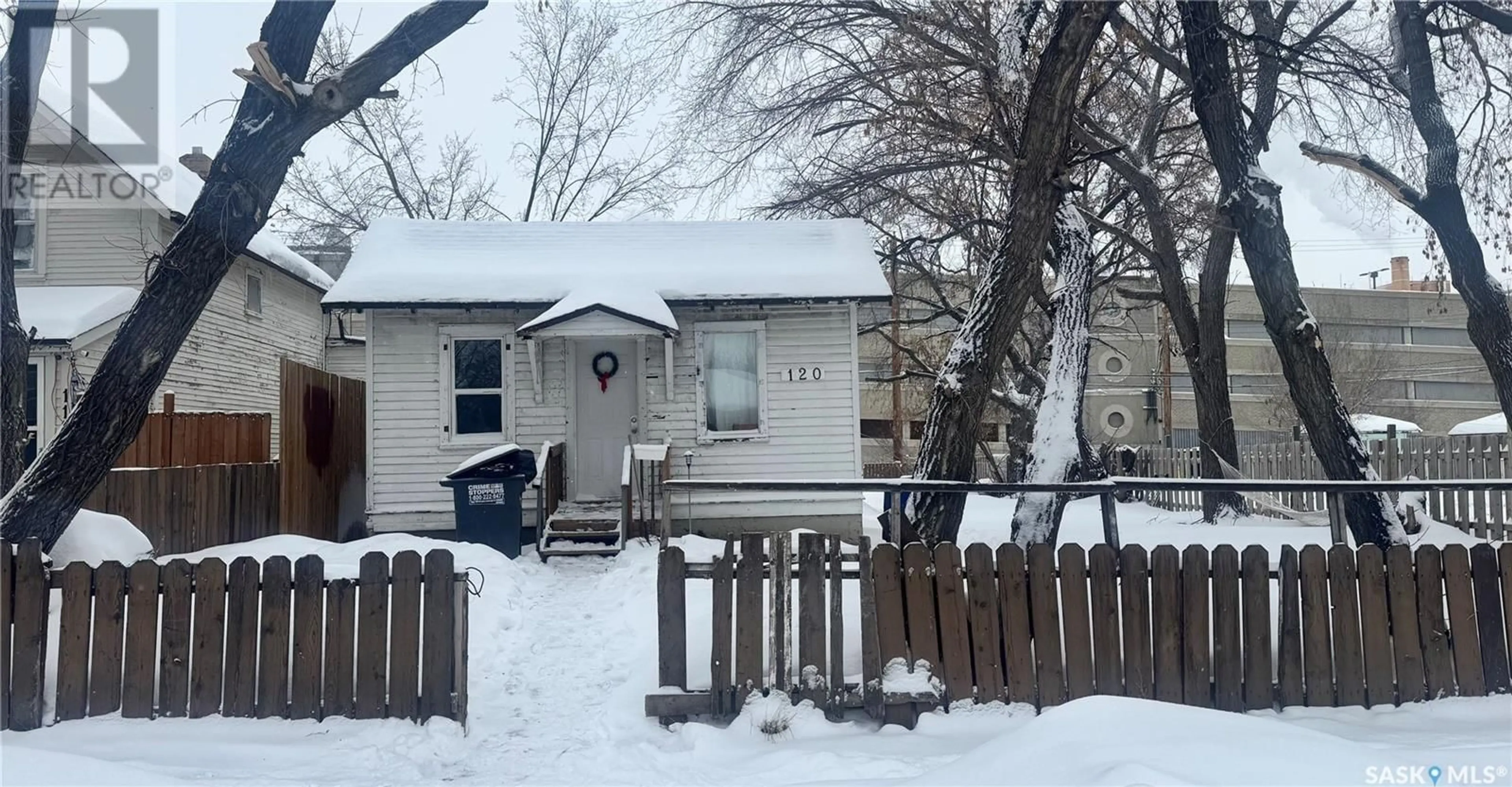 Shed for 120 S AVENUE S, Saskatoon Saskatchewan S7M2Z6