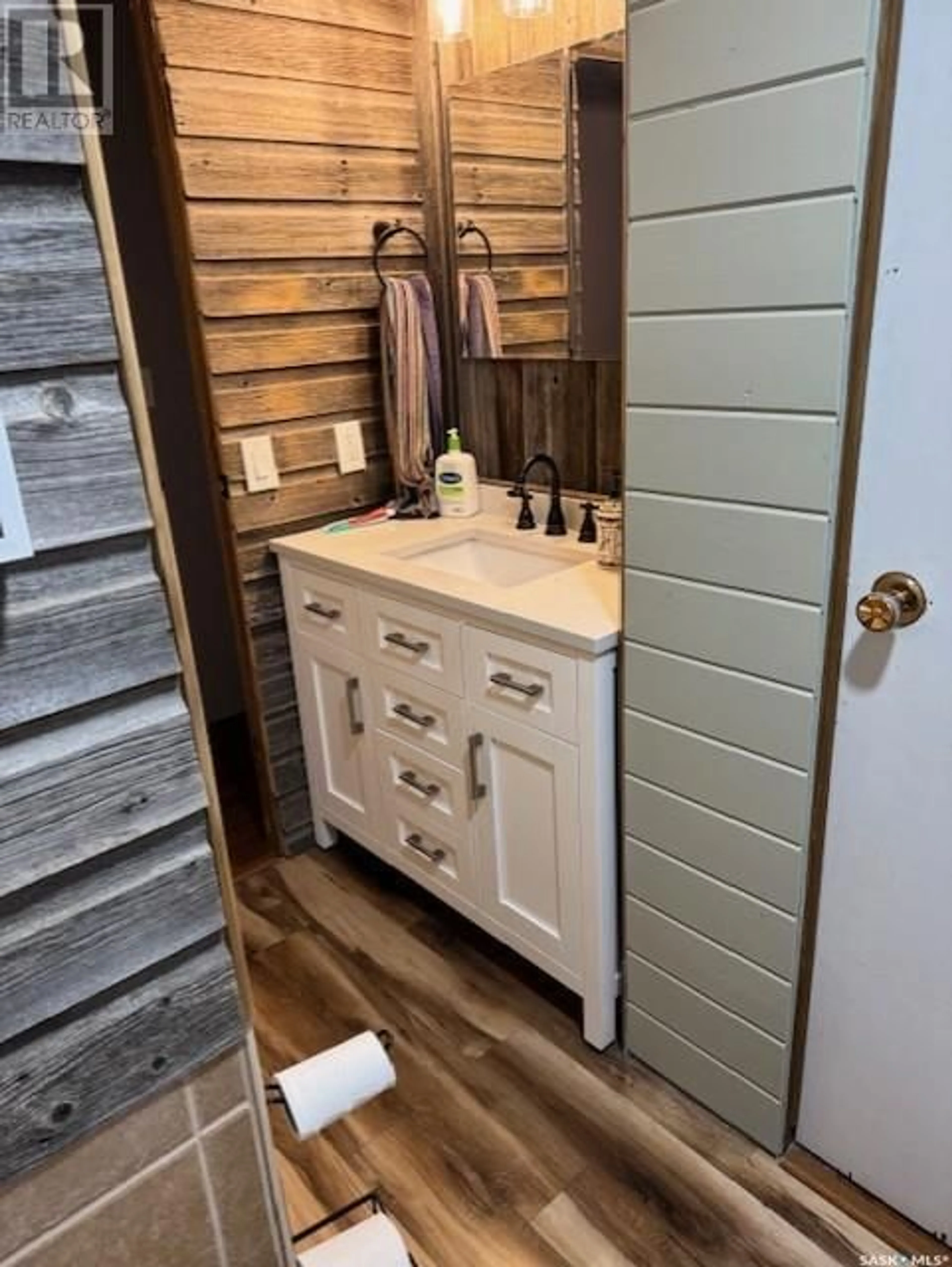 Contemporary bathroom, unknown for 416 2nd AVENUE, Martensville Saskatchewan S0K2T0