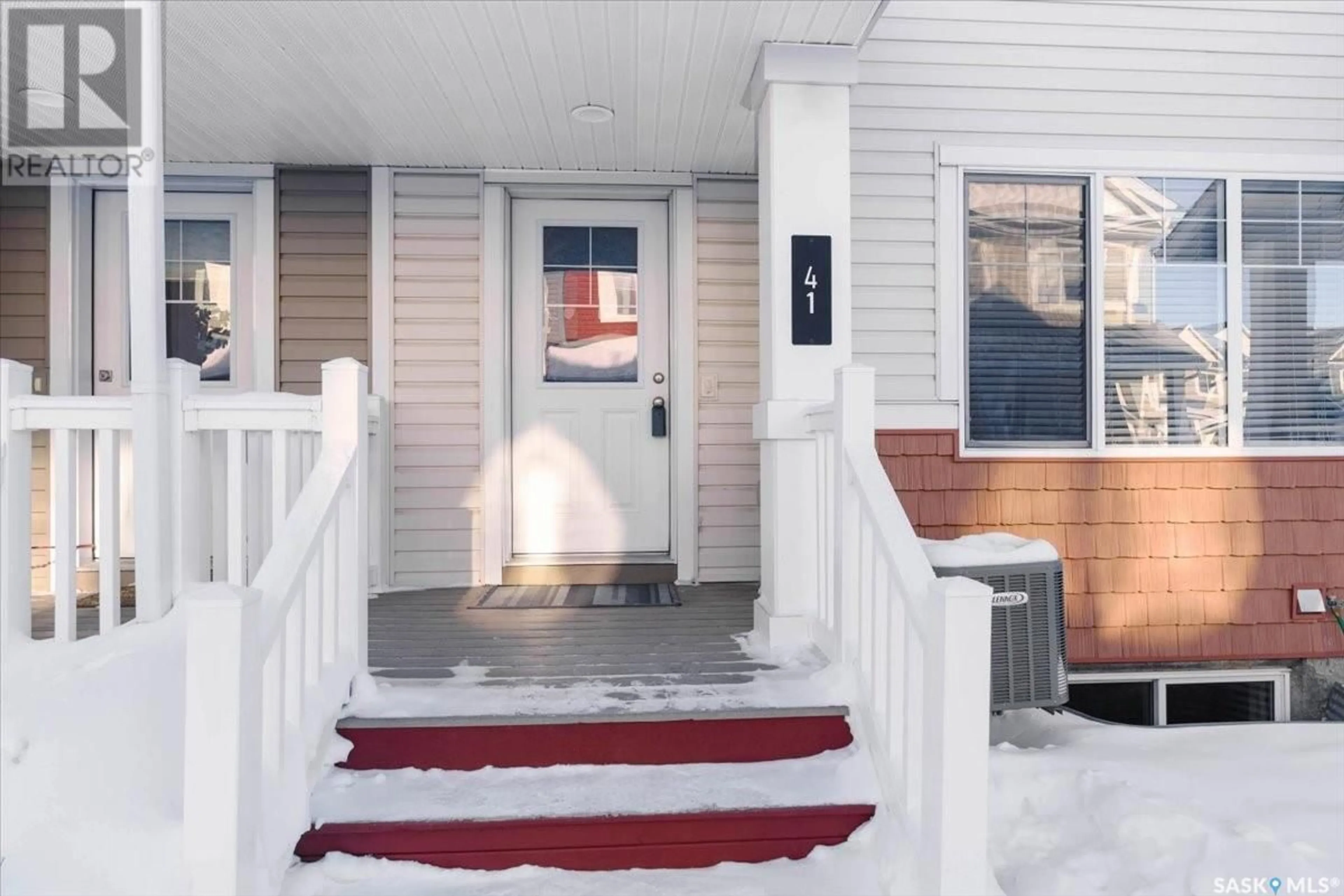 Indoor entryway for 41 5278 Aerodrome ROAD, Regina Saskatchewan S4W0H7