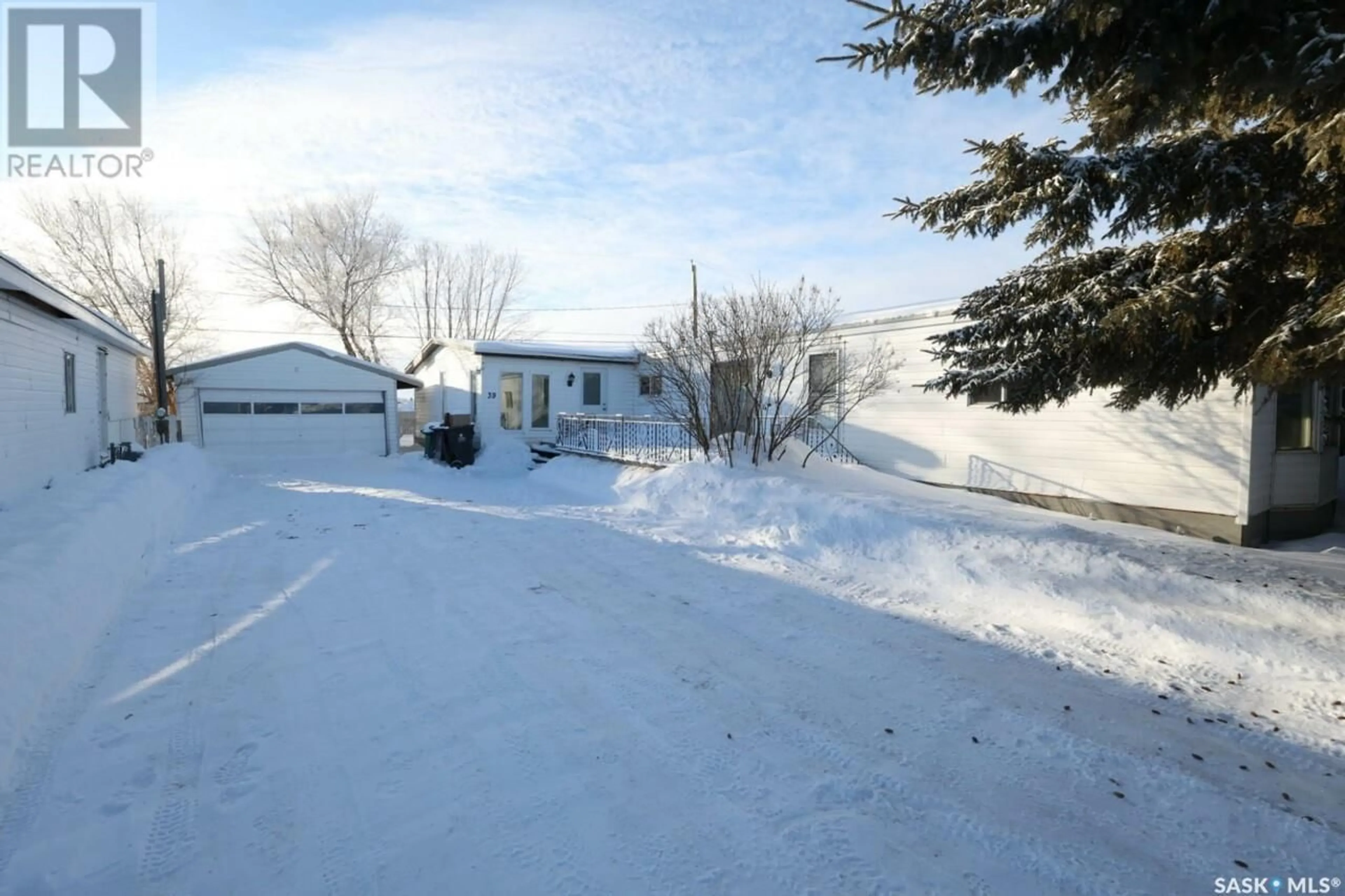 A pic from outside/outdoor area/front of a property/back of a property/a pic from drone, street for 39 Walters COURT, Pilot Butte Saskatchewan S0G3Z0