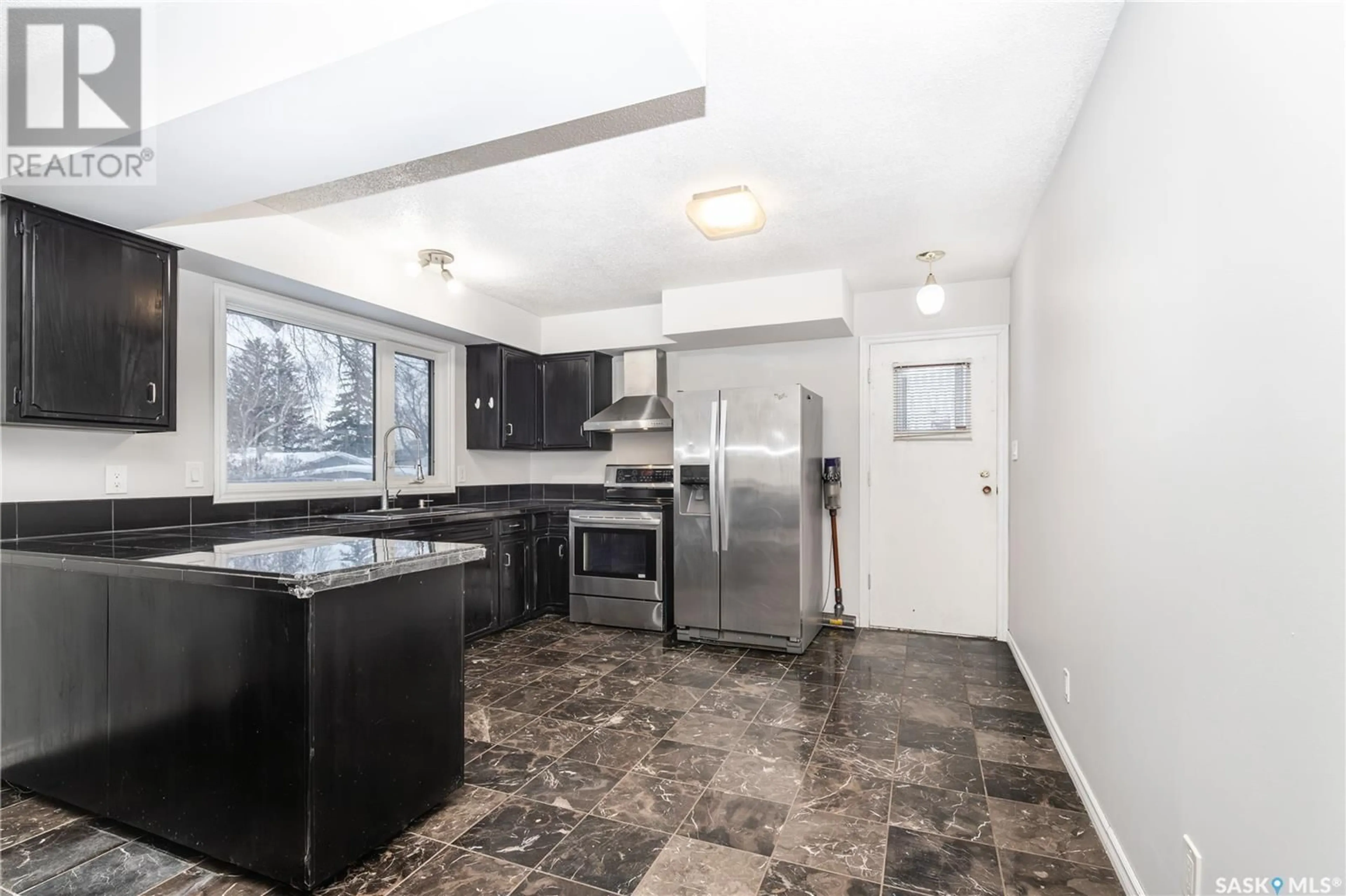 Standard kitchen, ceramic/tile floor for 1817 Madden AVENUE, Saskatoon Saskatchewan S7H3M7