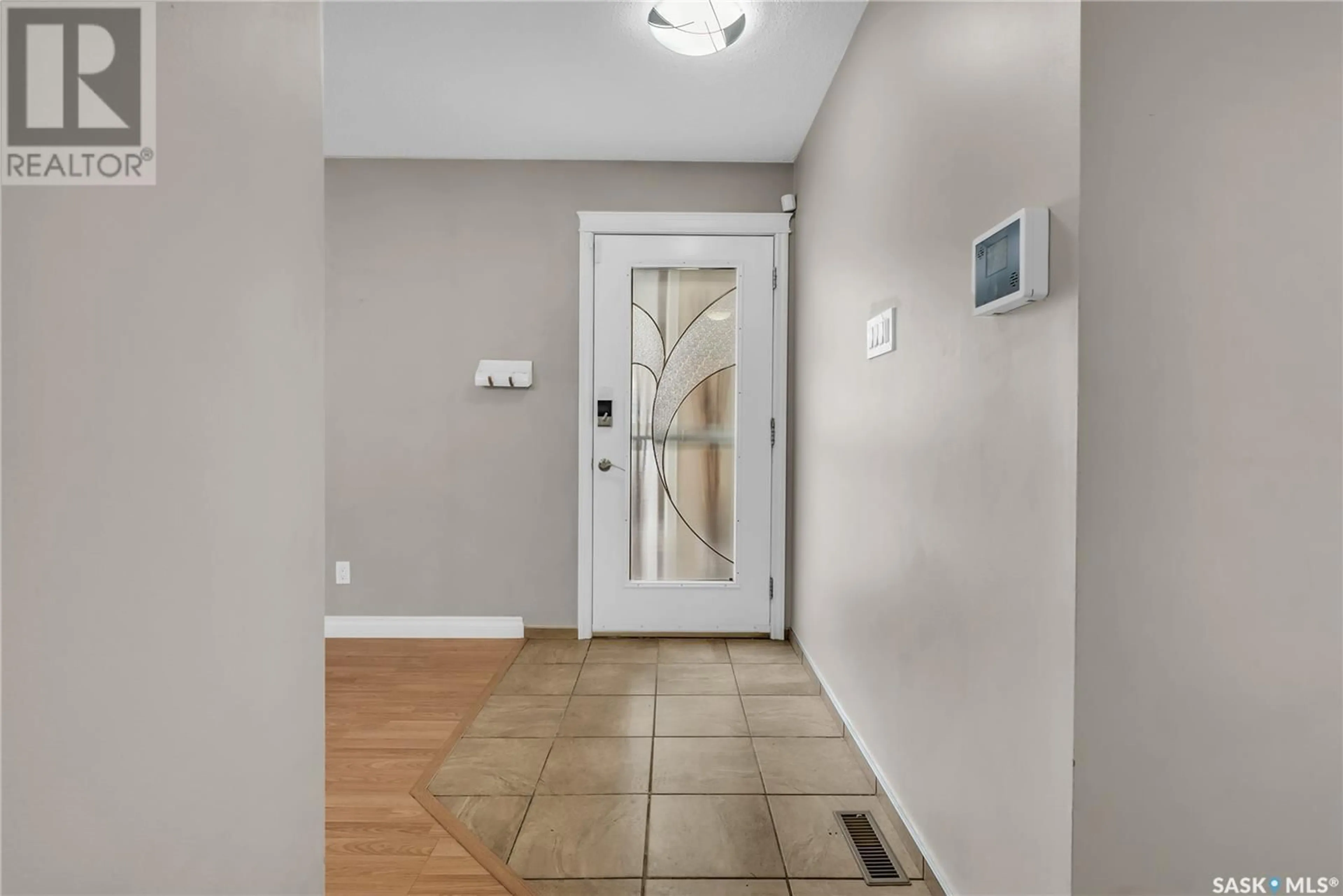 Indoor entryway for 351 Nahanni DRIVE, Saskatoon Saskatchewan S7K4G5