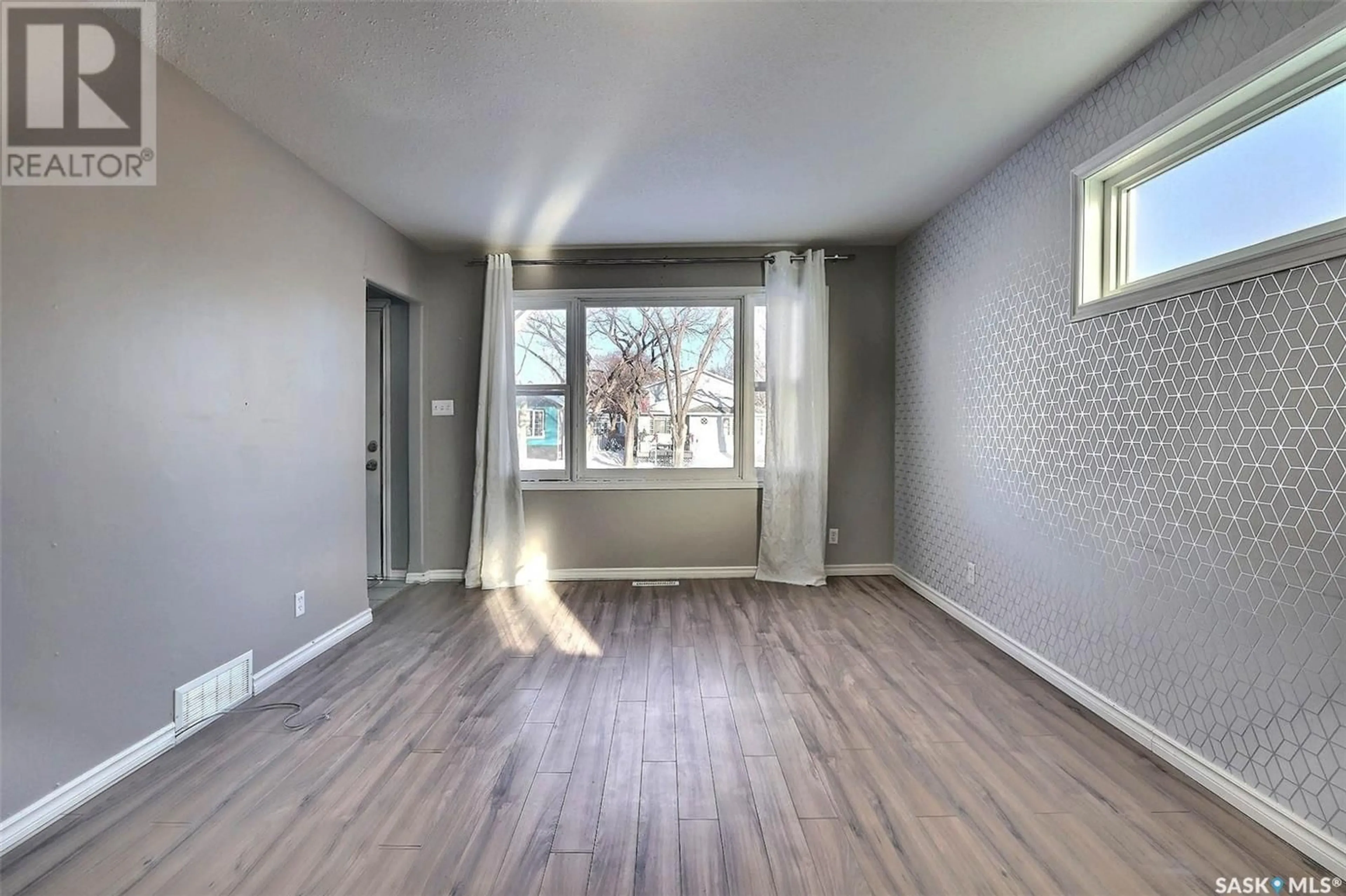 A pic of a room for 4805 8TH AVENUE, Regina Saskatchewan S4T0W1