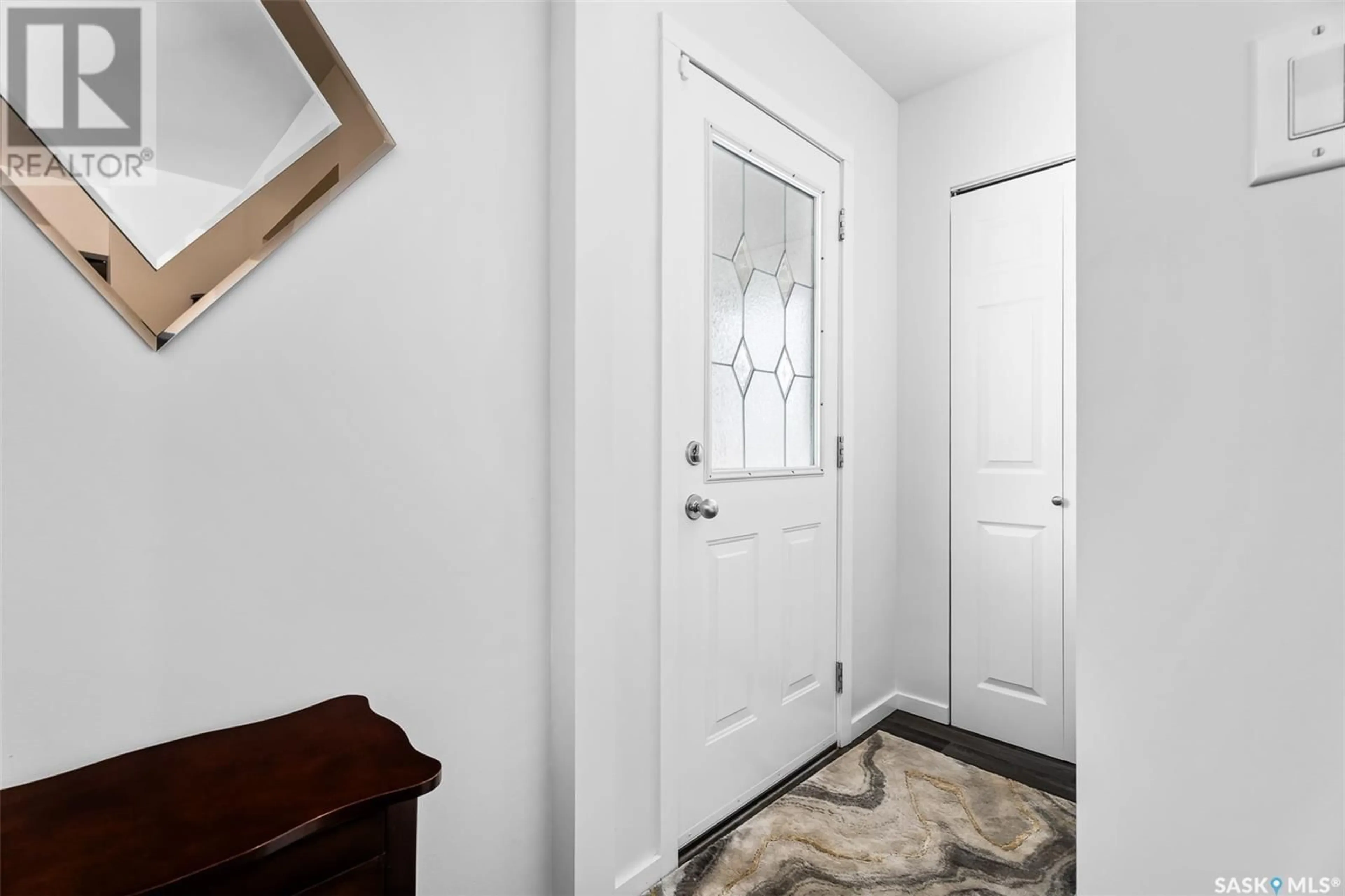 Indoor entryway for 1144 4th AVENUE NE, Moose Jaw Saskatchewan S6H1J3