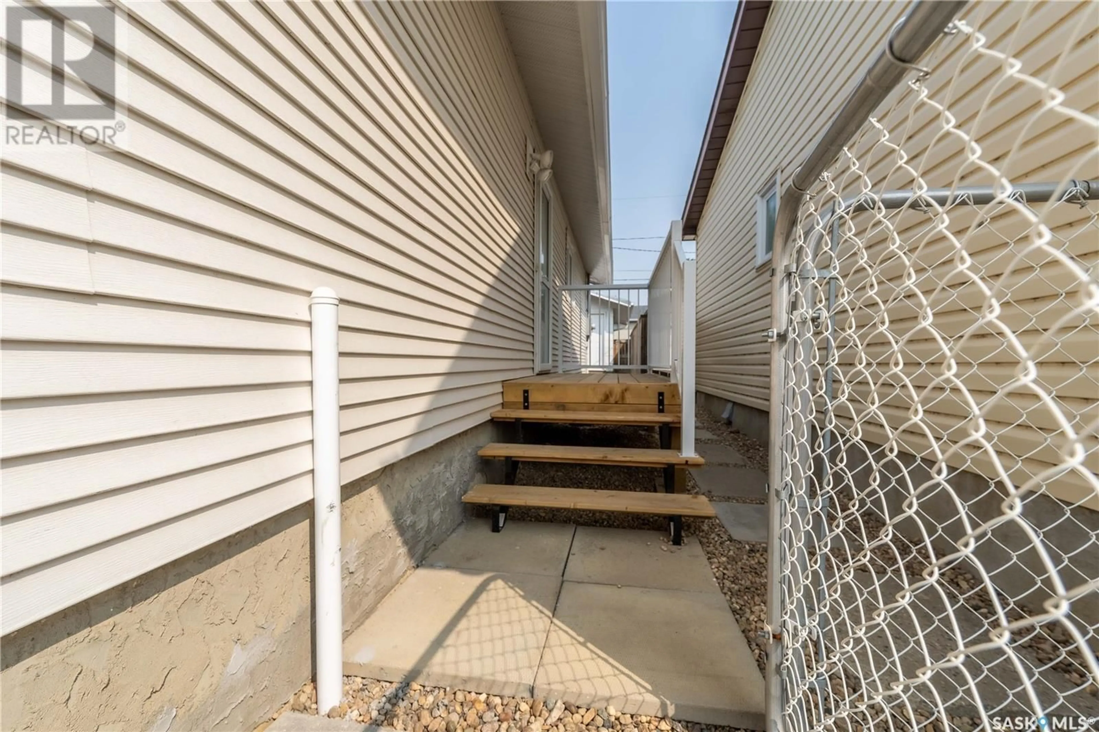 Patio, street for 1010 Hochelaga STREET W, Moose Jaw Saskatchewan S6H6G5