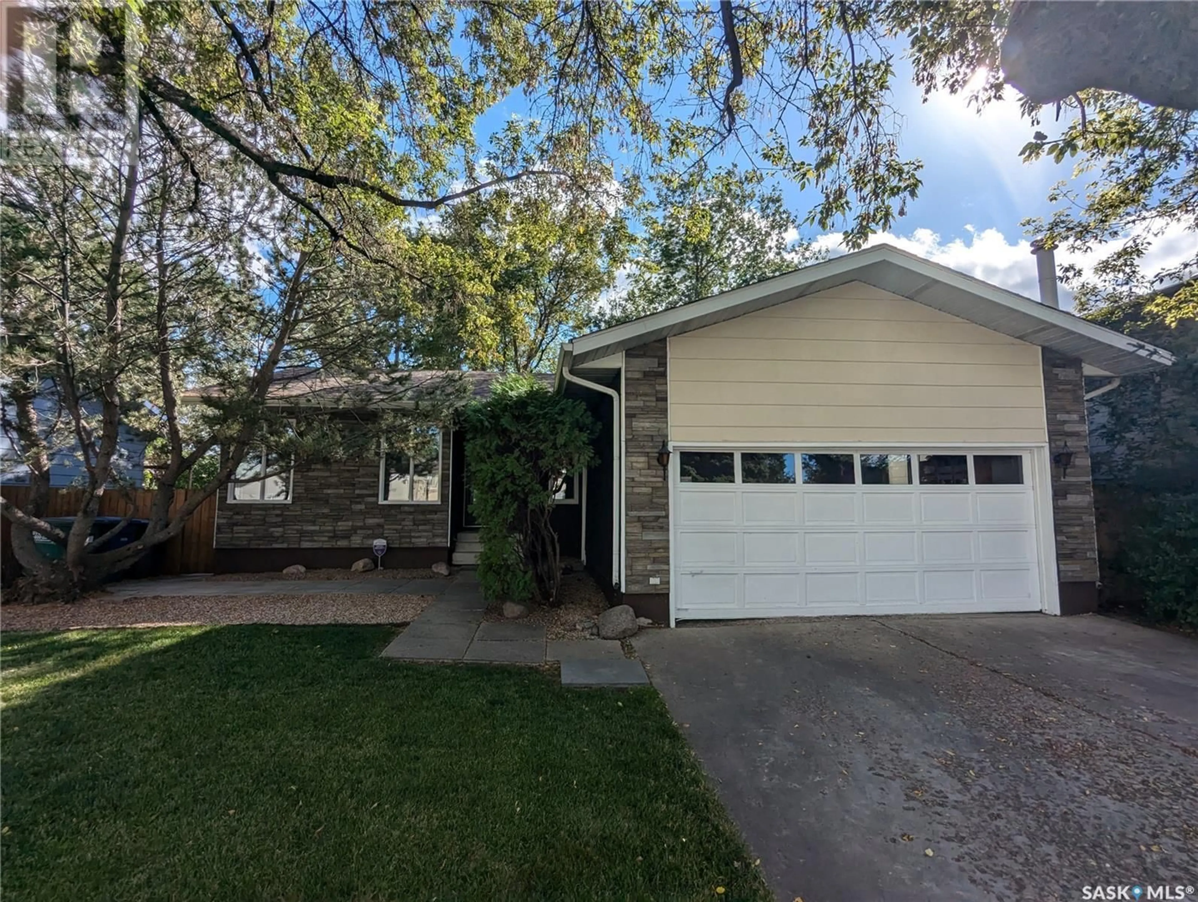 Home with vinyl exterior material, street for 435 Needham WAY, Saskatoon Saskatchewan S7M4X6