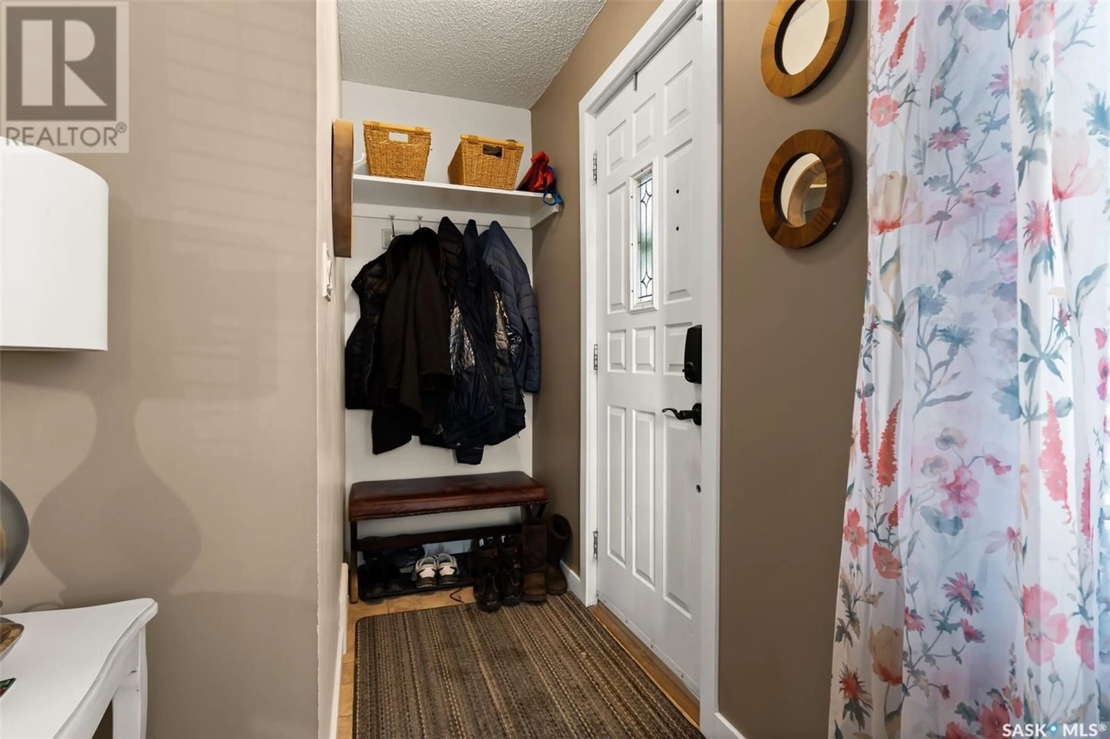 Indoor entryway for 2652 Mcara STREET, Regina Saskatchewan S4N2W9