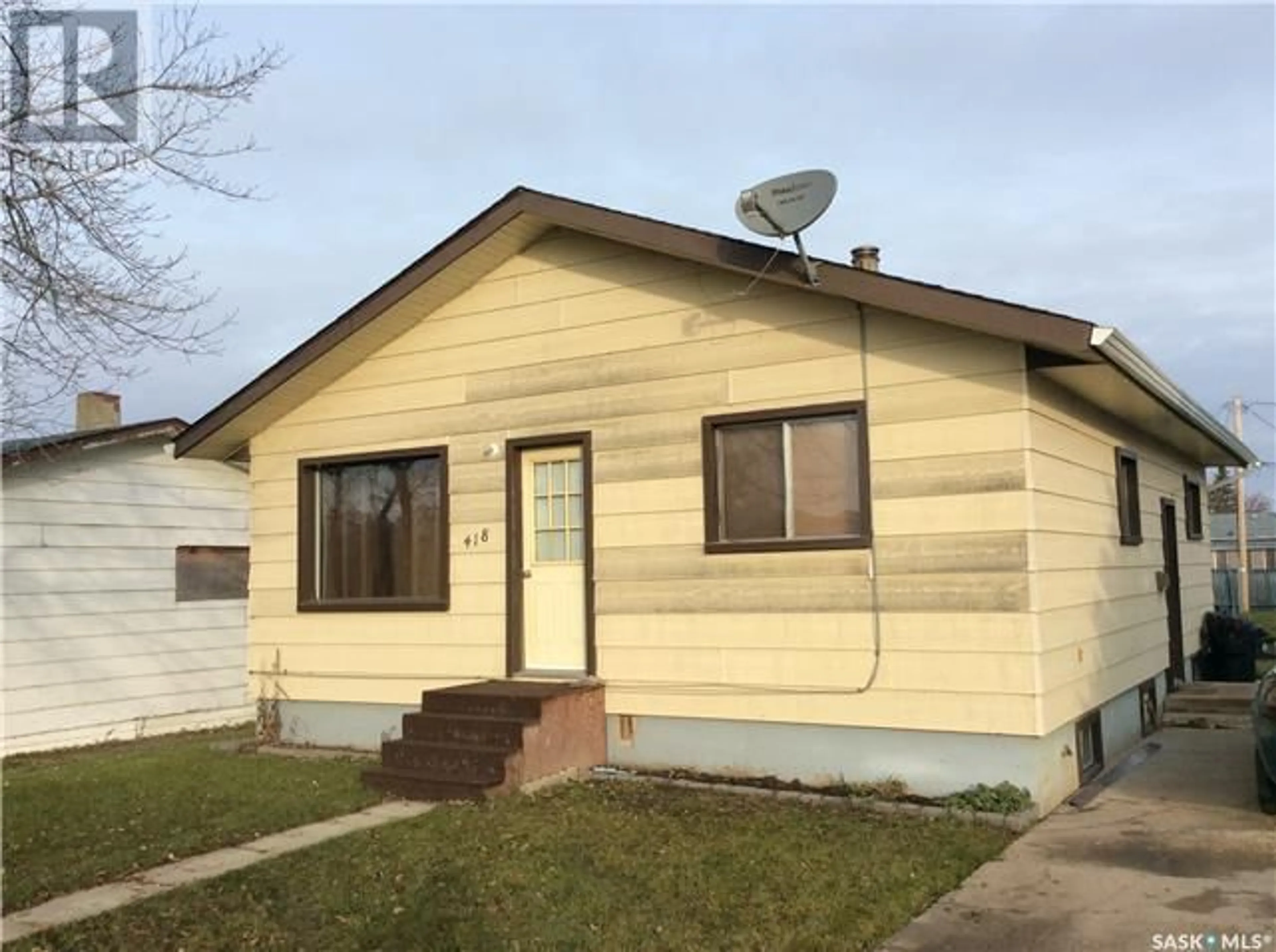 Home with vinyl exterior material, street for 418 1st STREET S, Wakaw Saskatchewan S0K4P0