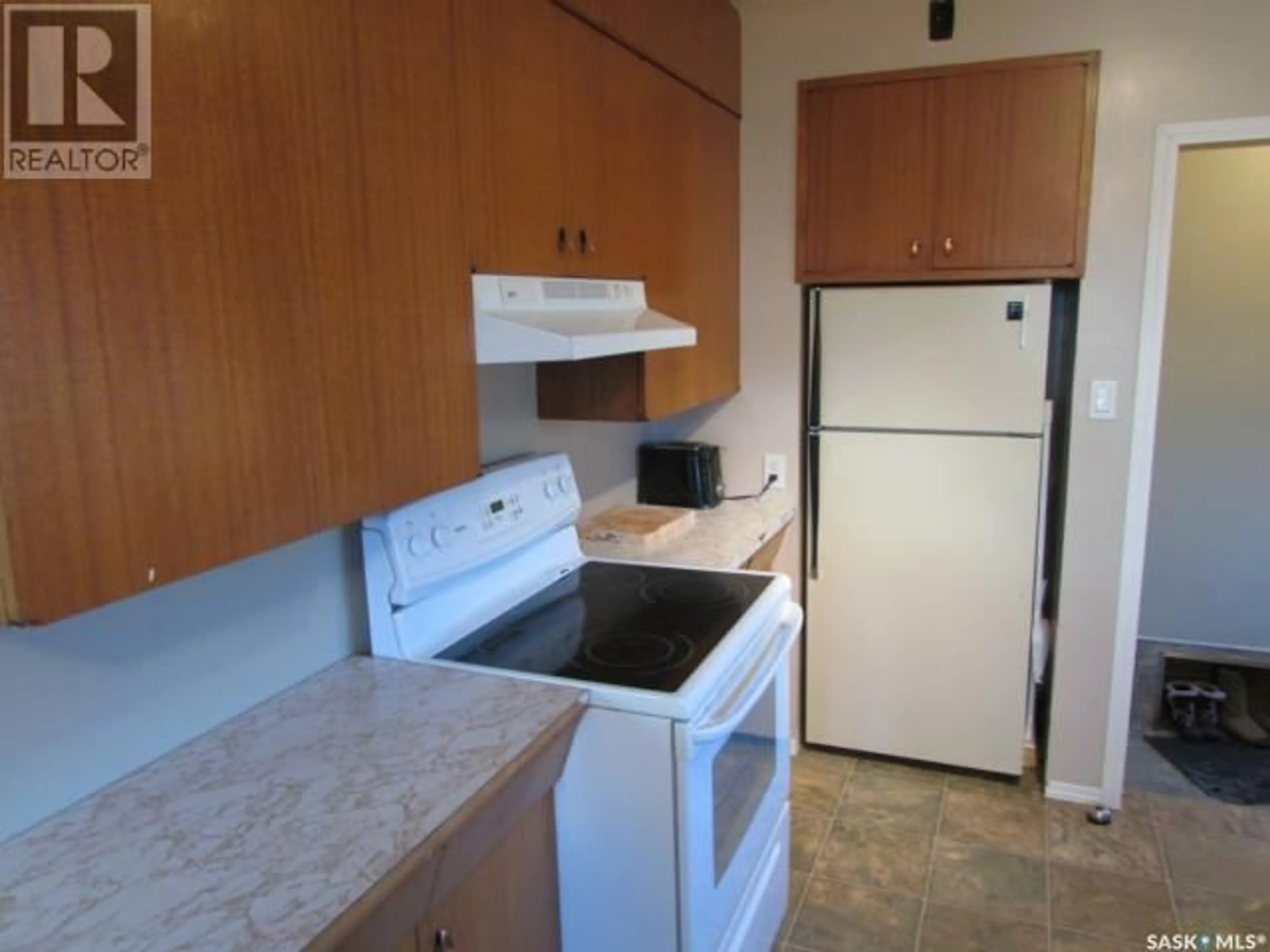 Standard kitchen, unknown for 418 1st STREET S, Wakaw Saskatchewan S0K4P0