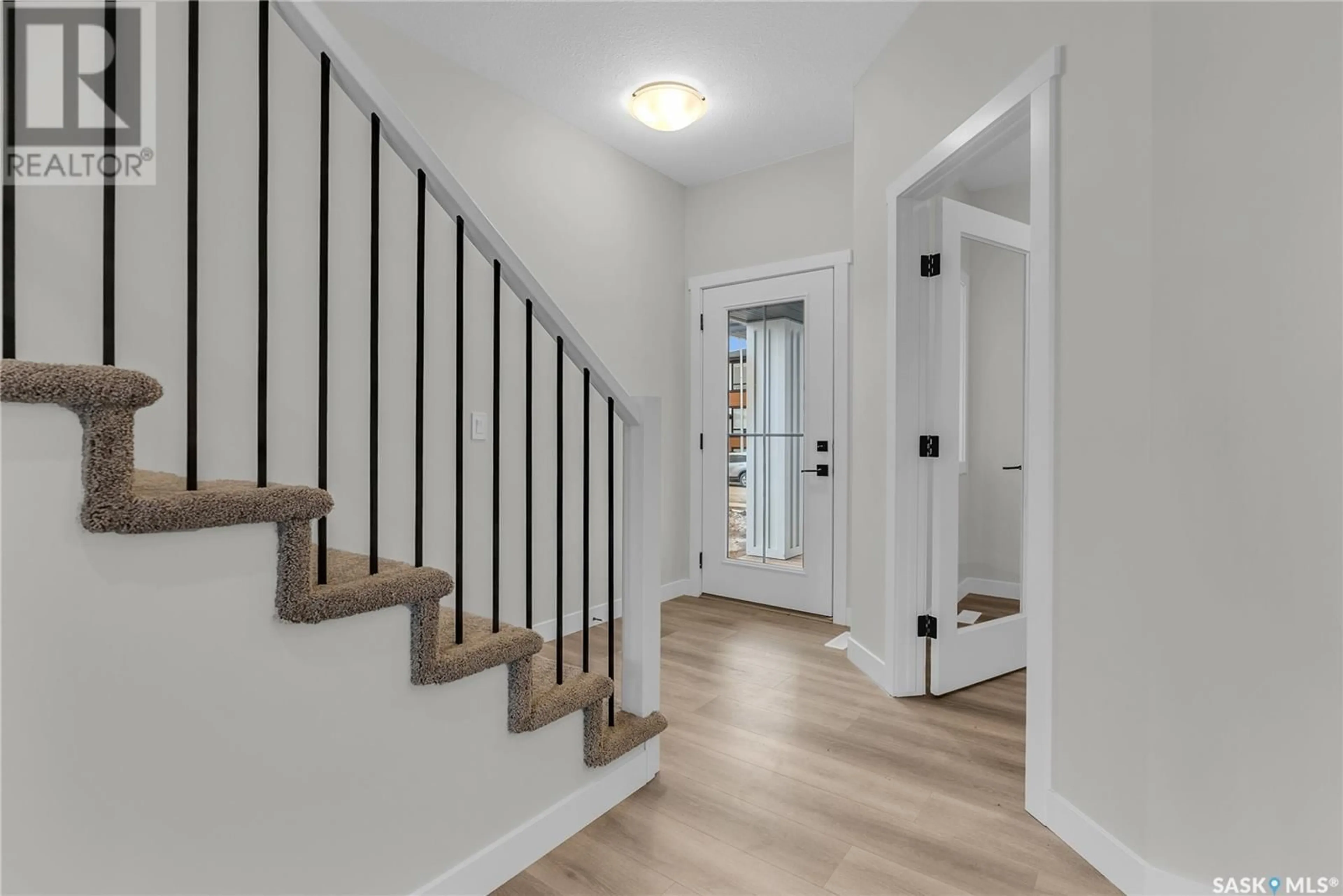 Indoor entryway for 135 Leskiw LANE, Saskatoon Saskatchewan S7V1R5